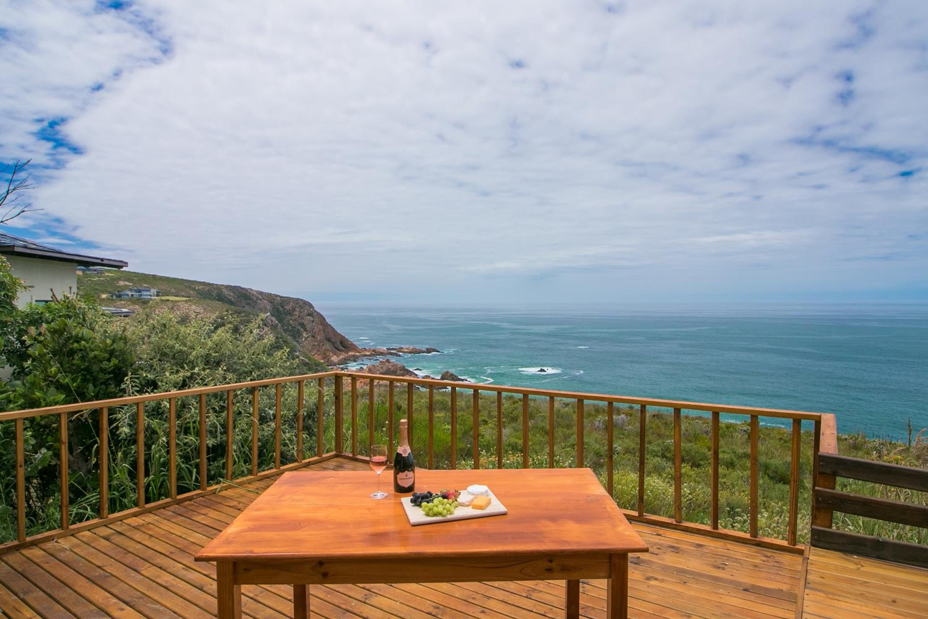 Apartment with Sea View - Photo 3