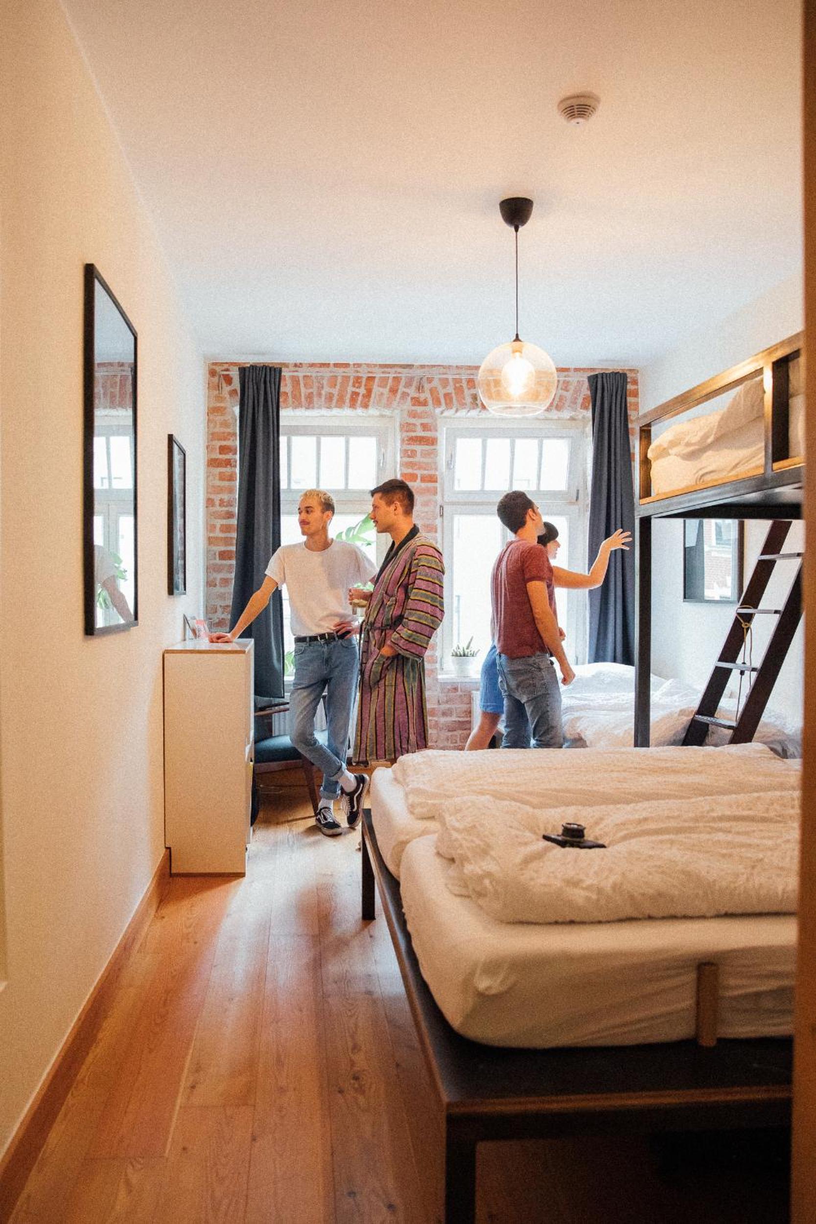 Quadruple Room with Shared Bathroom photo 3