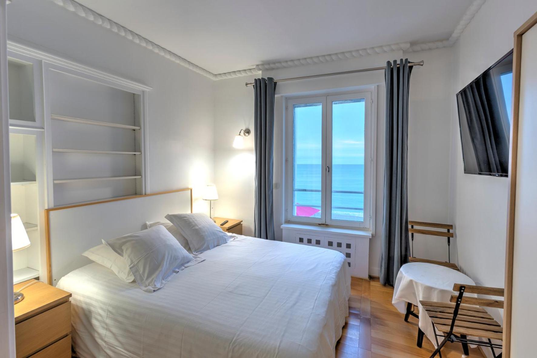 Double Room with Sea View - Photo 1