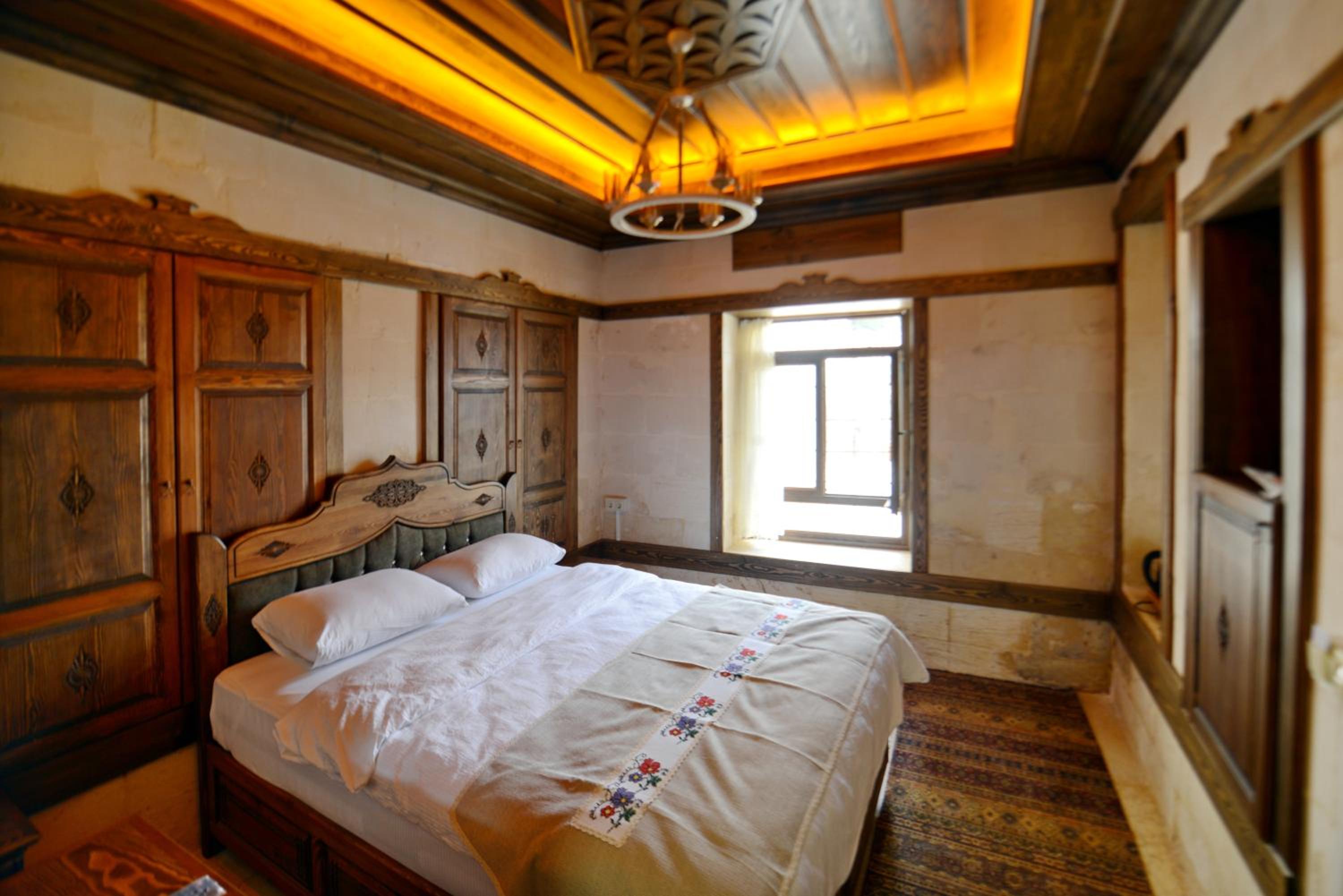 Deluxe Double Room with Side Sea View photo 2
