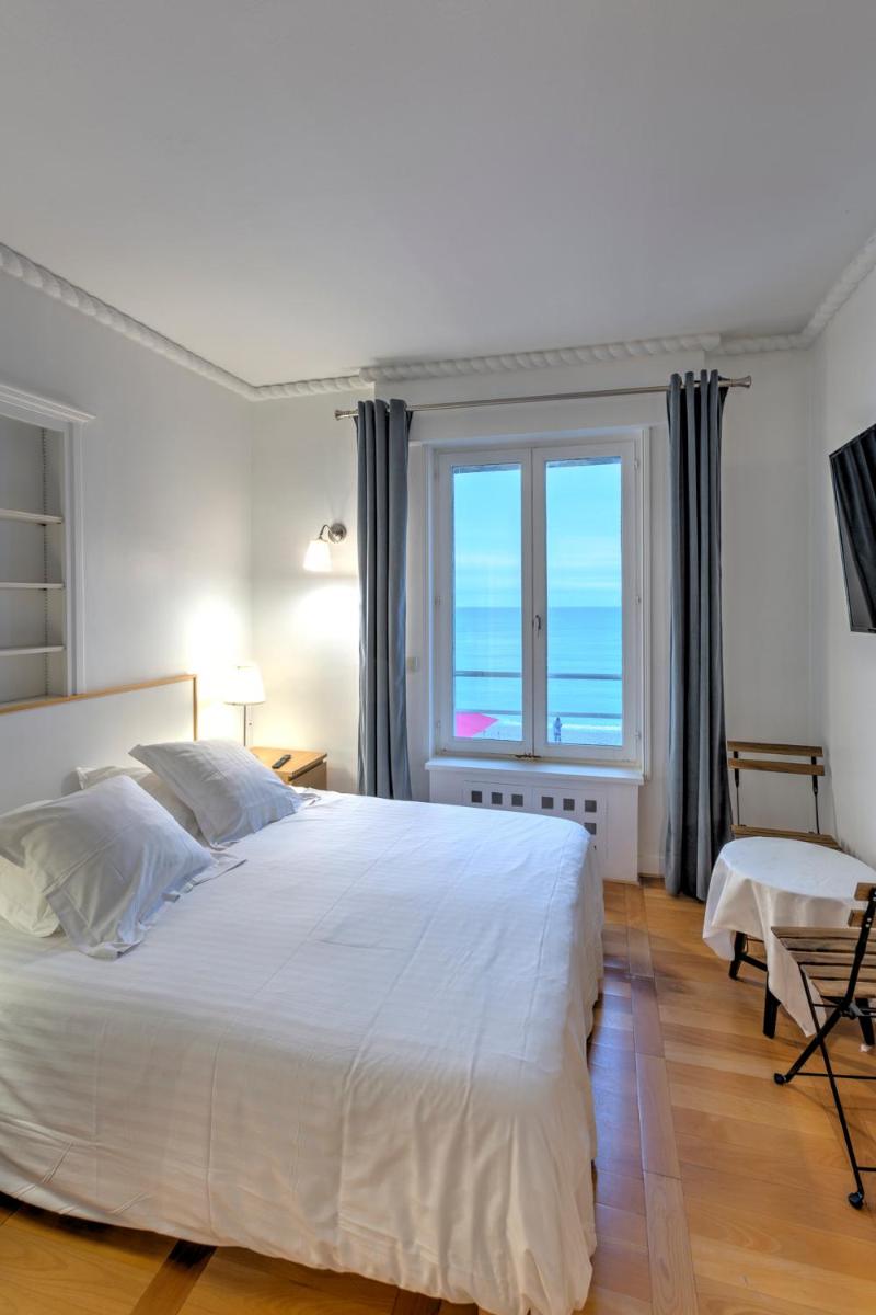Double Room with Sea View - Photo 3