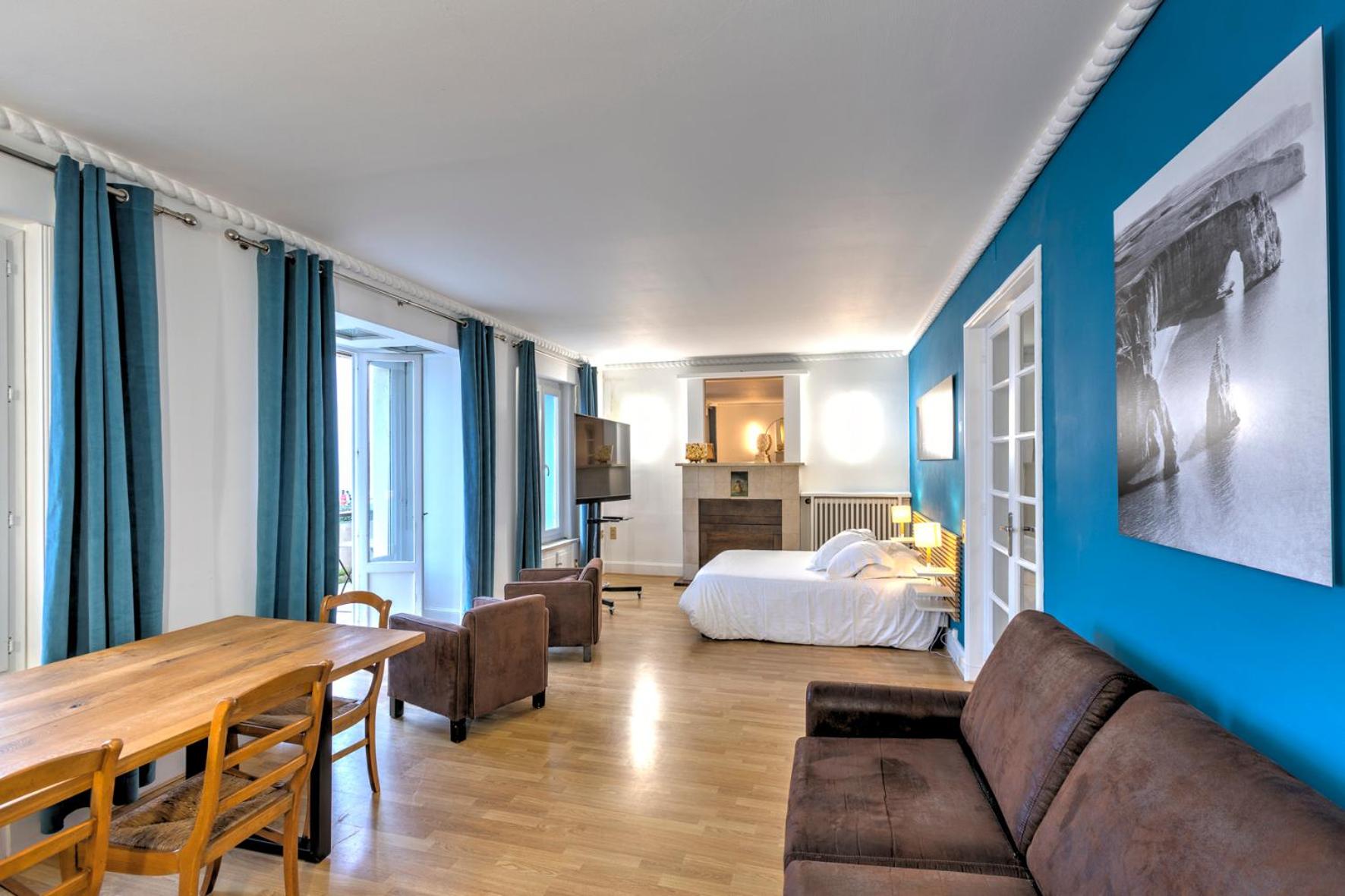 Quadruple Room with Sea View - Photo 3