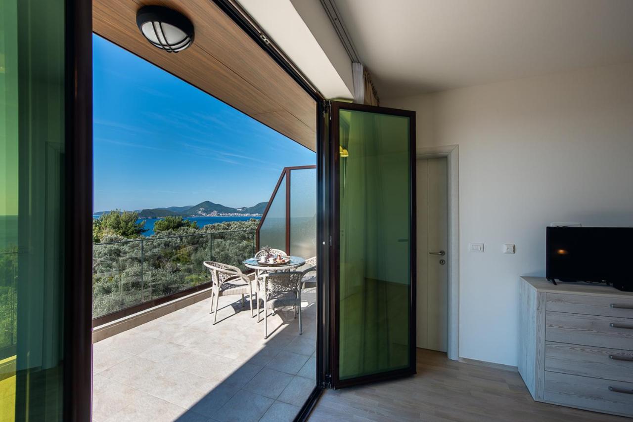 Apartment with Sea View photo 2
