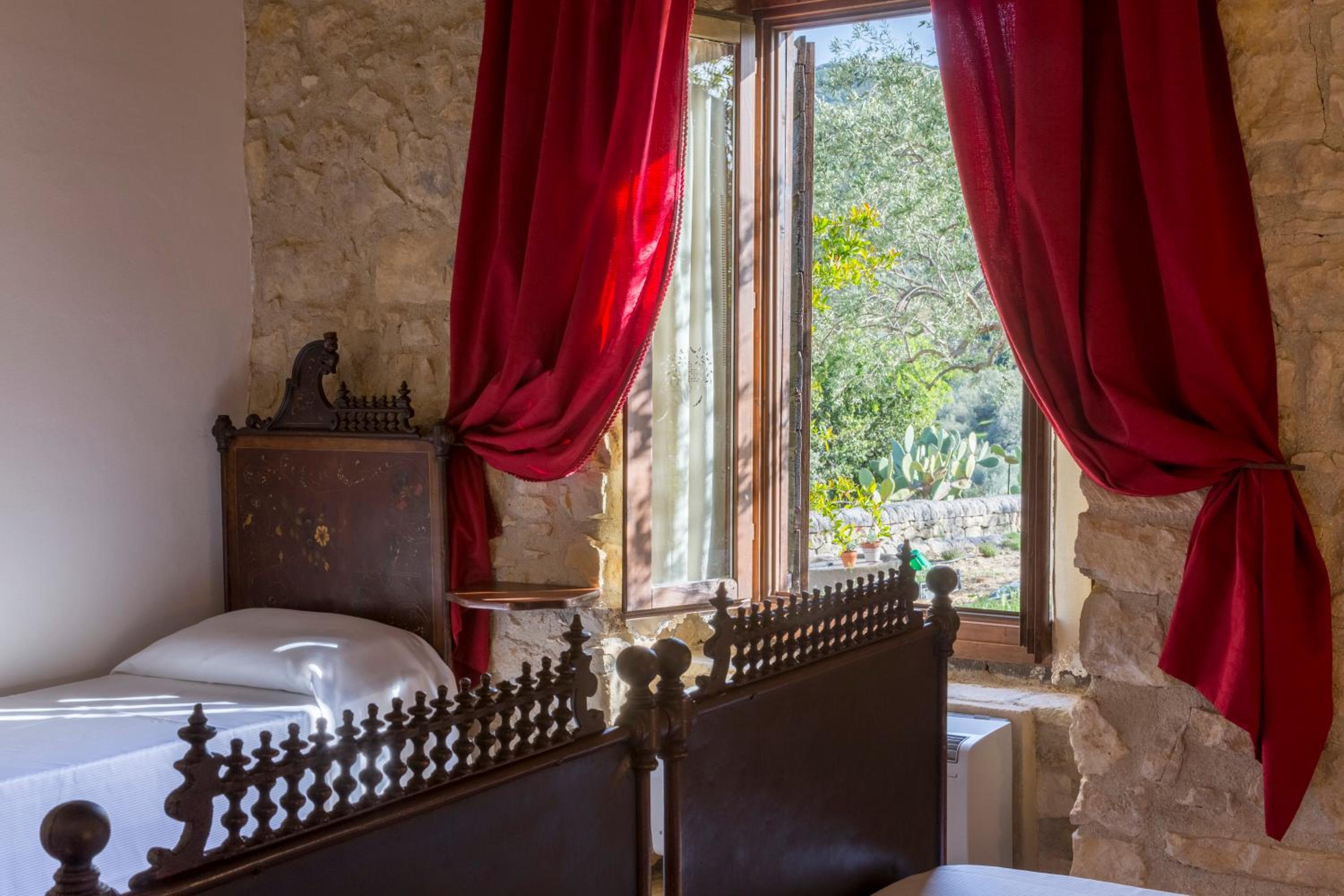 Classic Quadruple Room - Photo 4