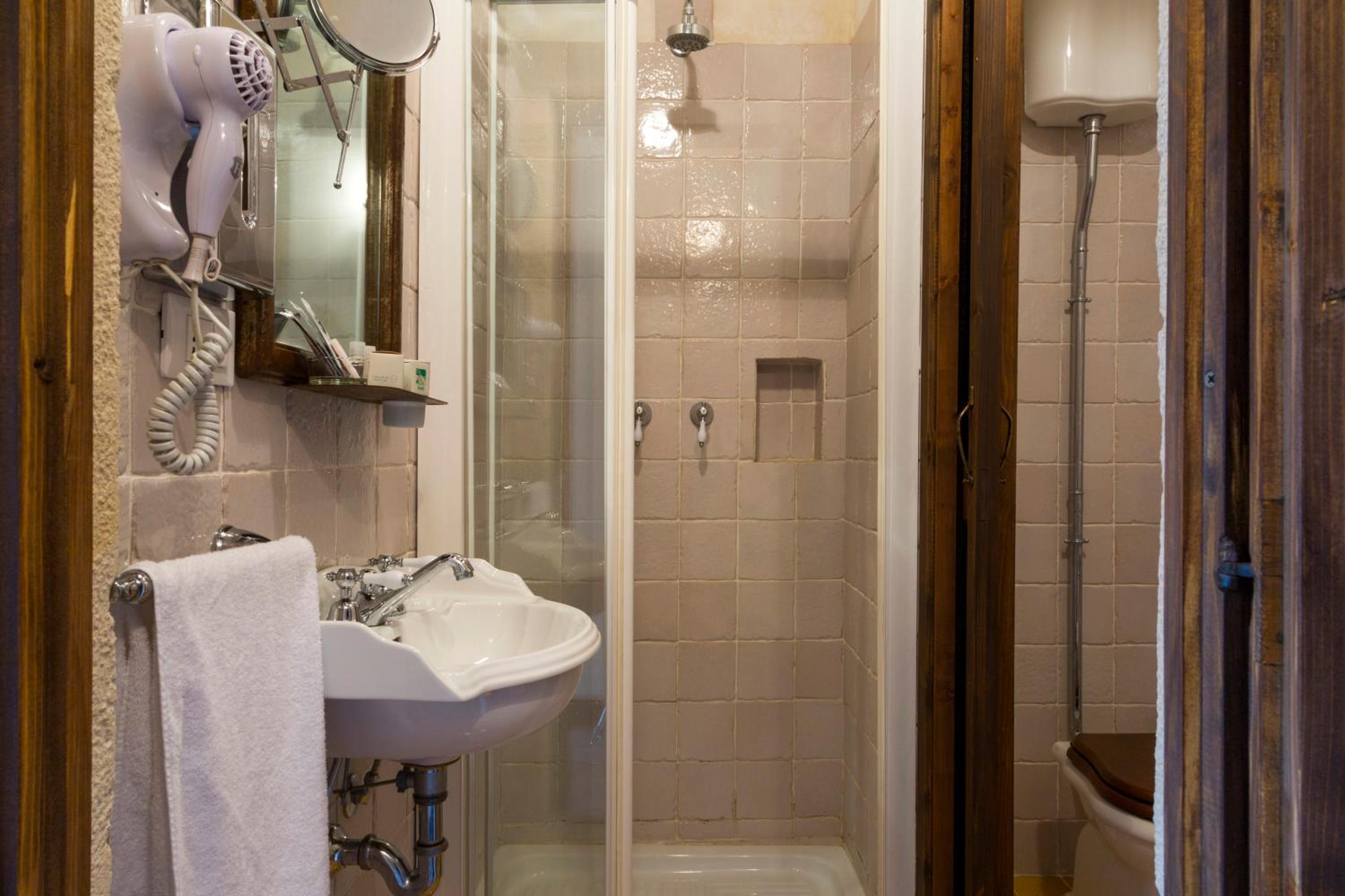 Classic Quadruple Room - Photo 2