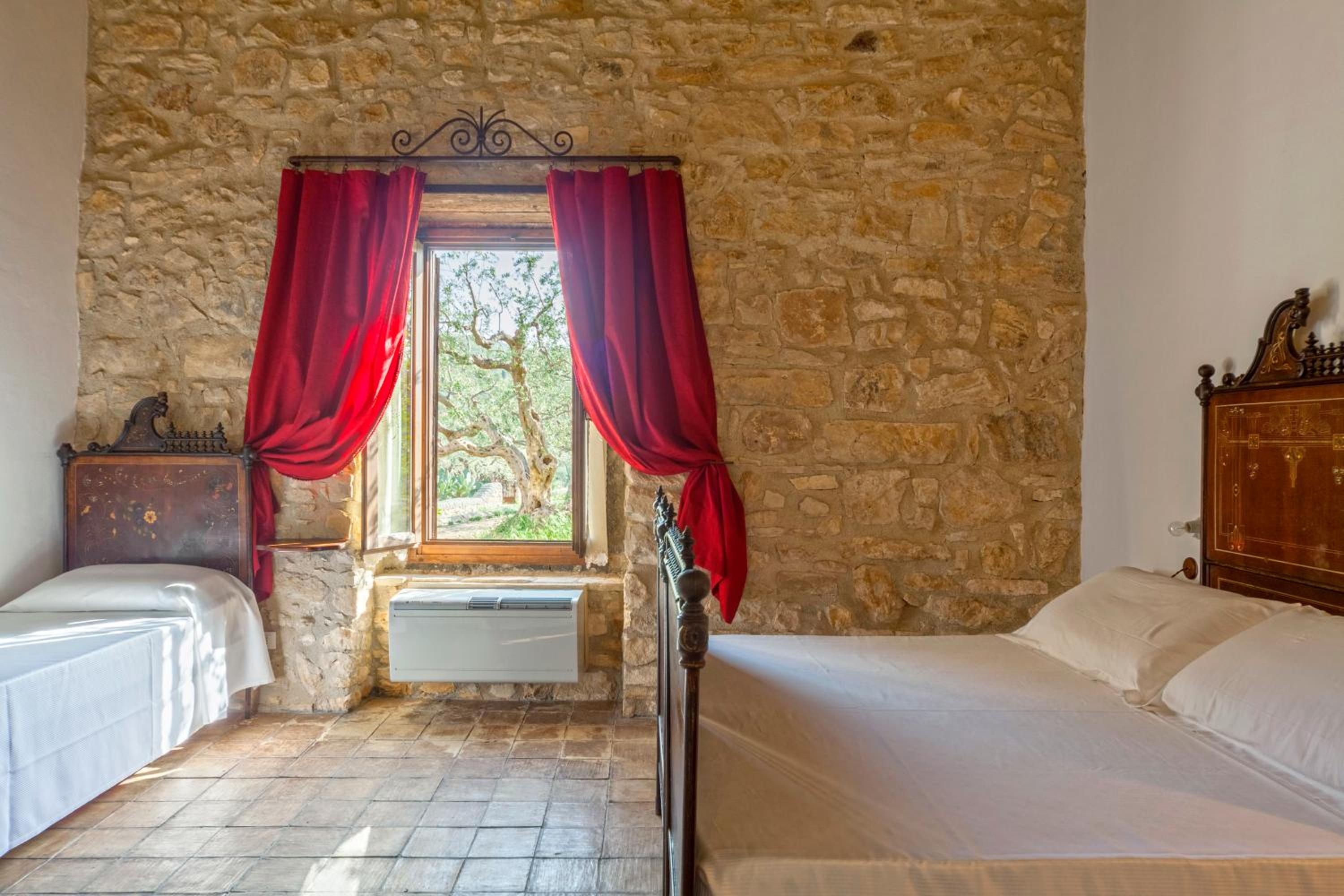 Classic Quadruple Room - Photo 5