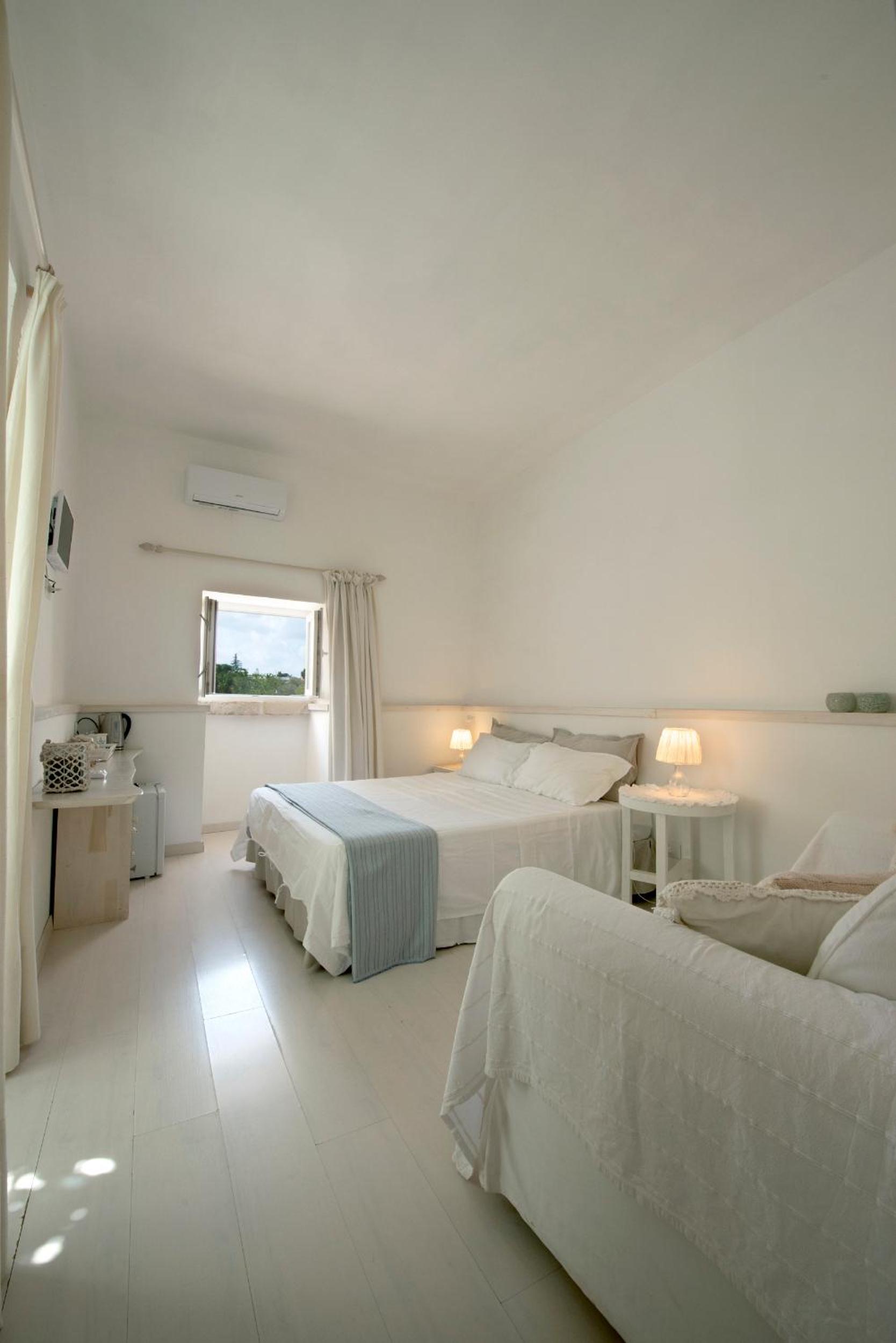 Double Room with Pool View photo 1
