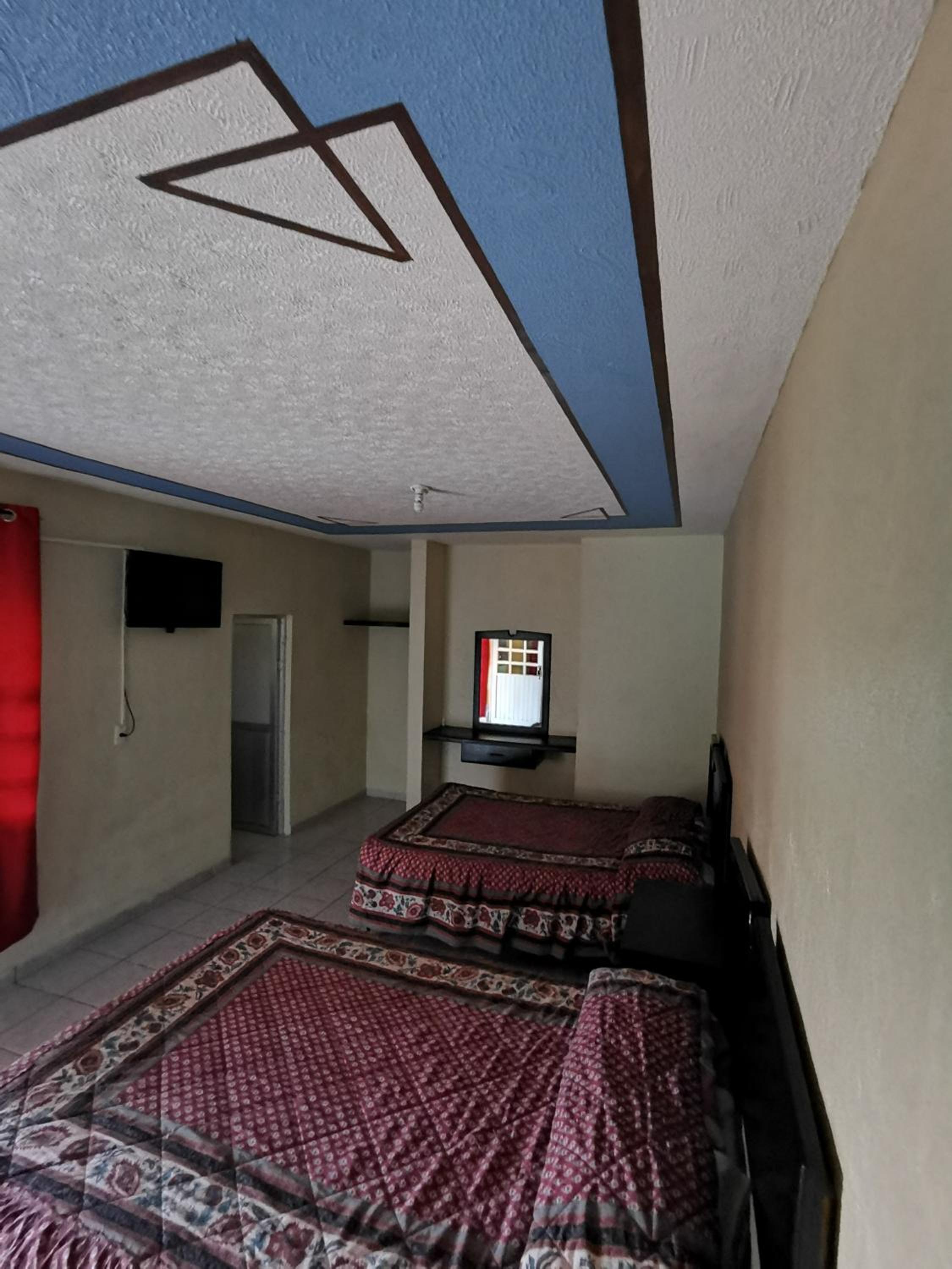 Standard Twin Room - Photo 3