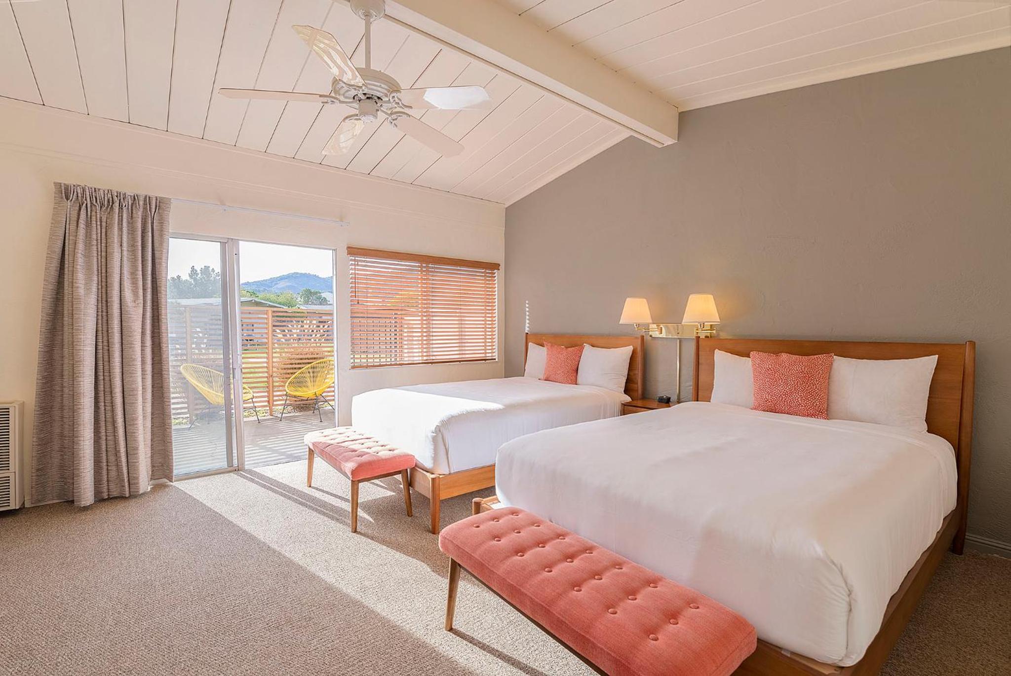 Queen Room with Two Queen Beds photo 3