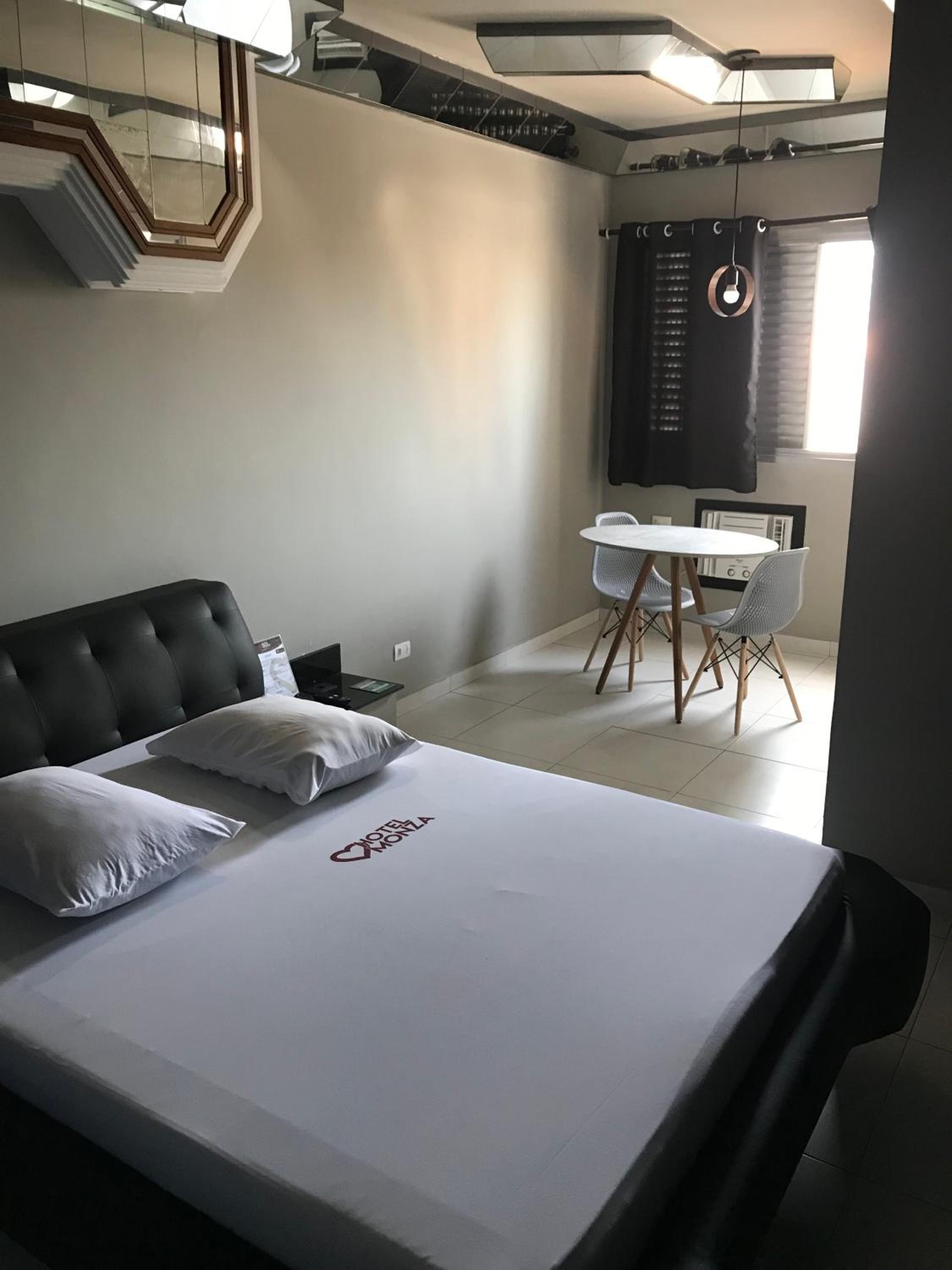 Deluxe Suite photo 1