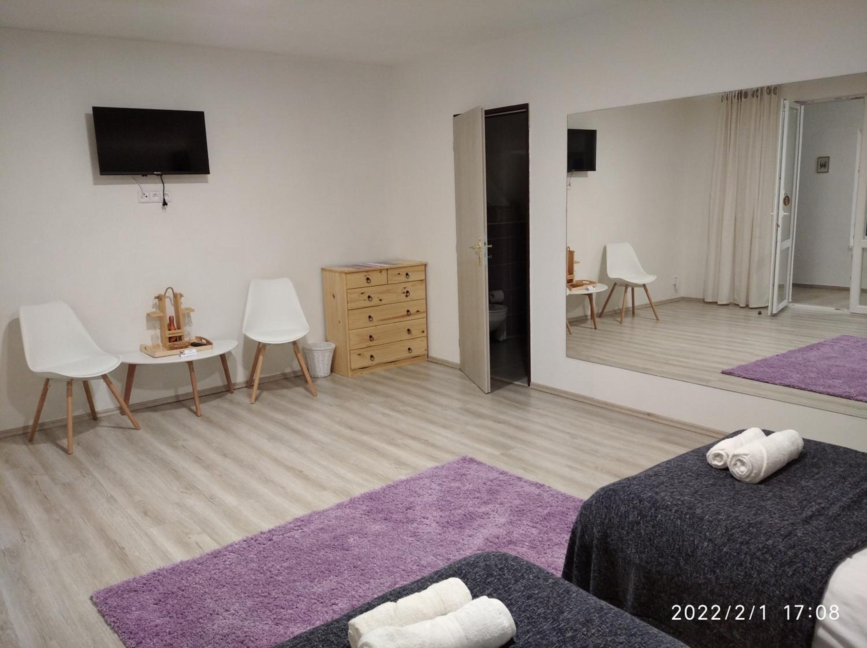 Twin Room with Private Bathroom photo 2