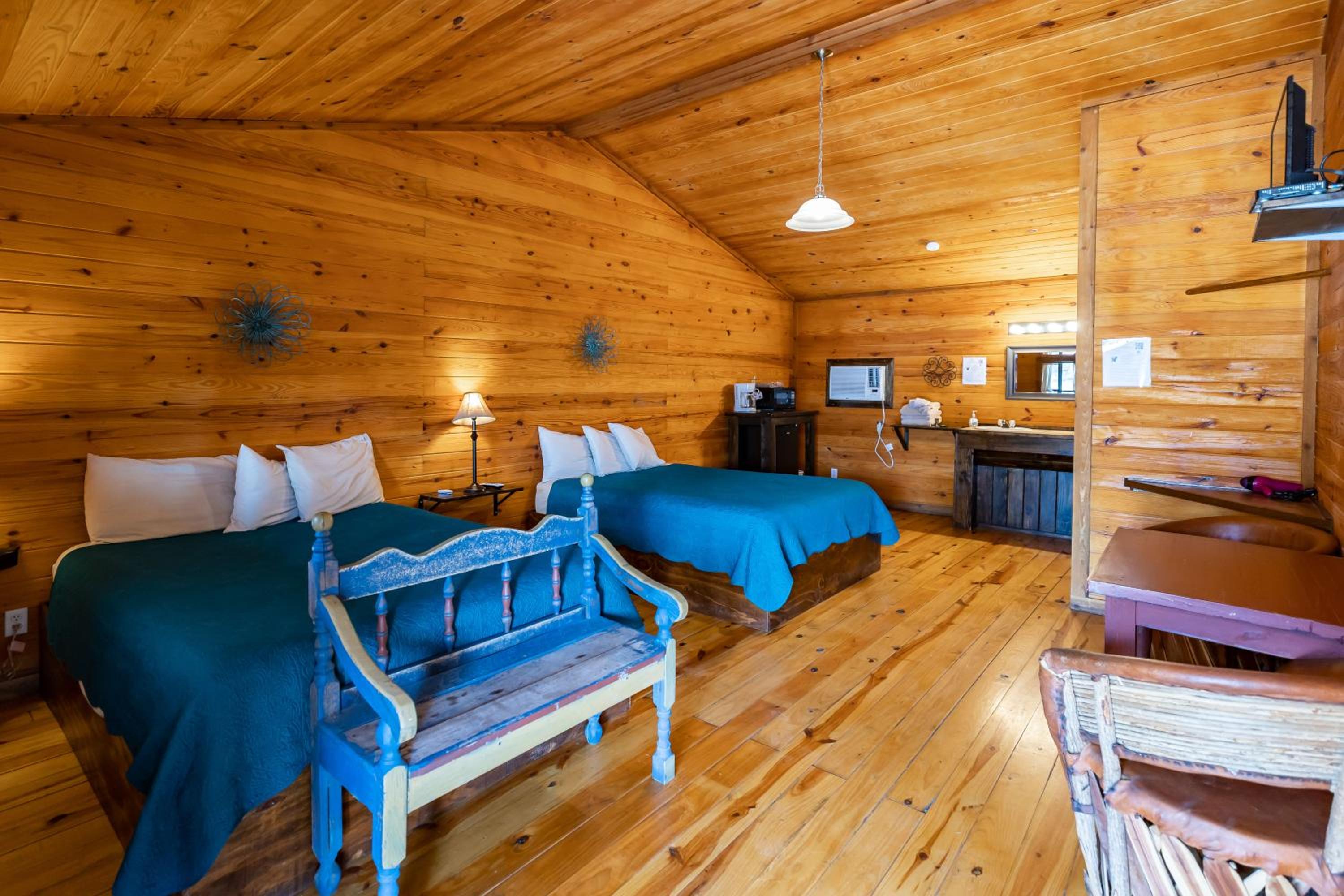 Standard Queen Room with Two Queen Beds - Photo 2