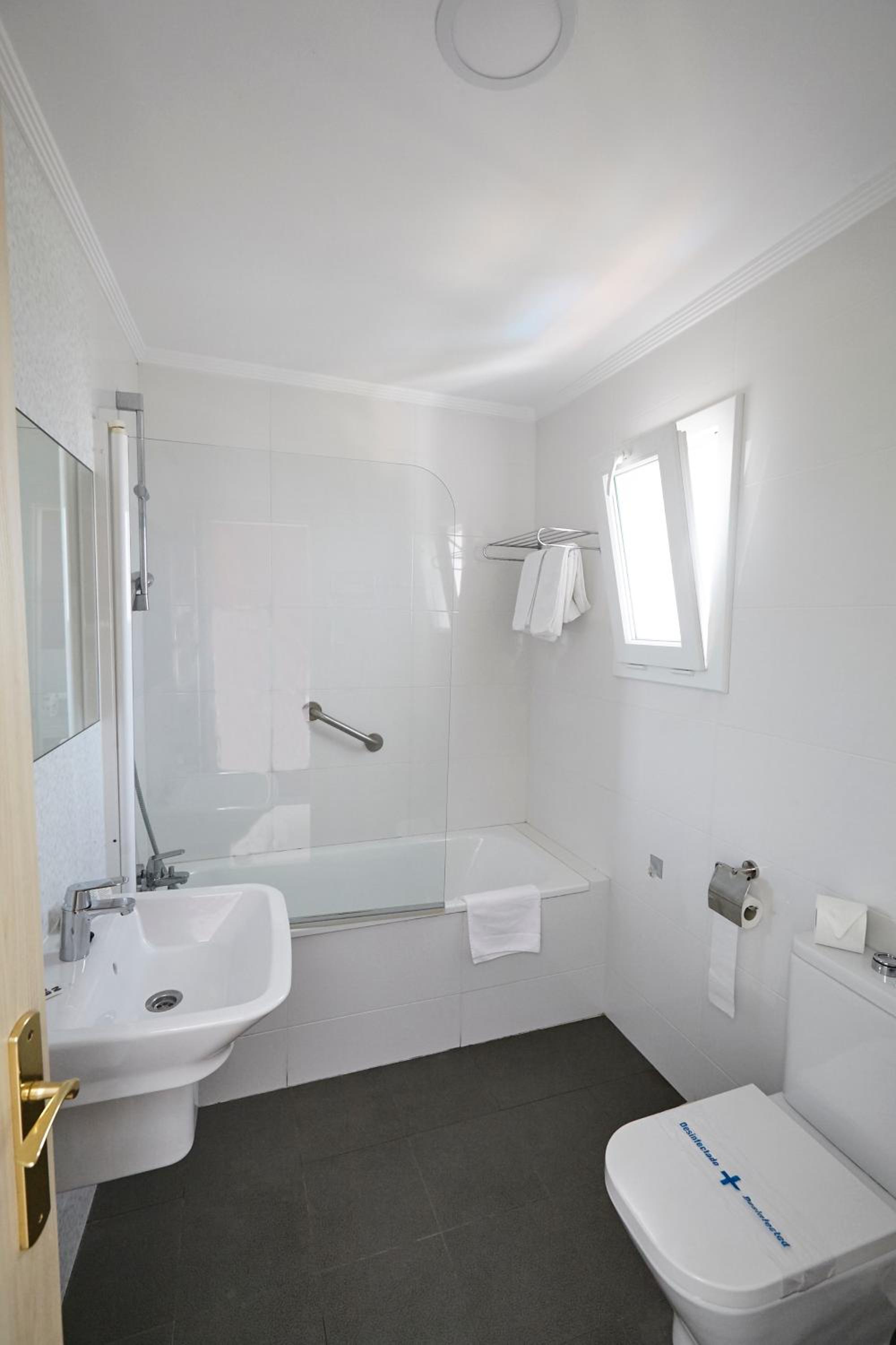 Double or Twin Room with Terrace photo 2