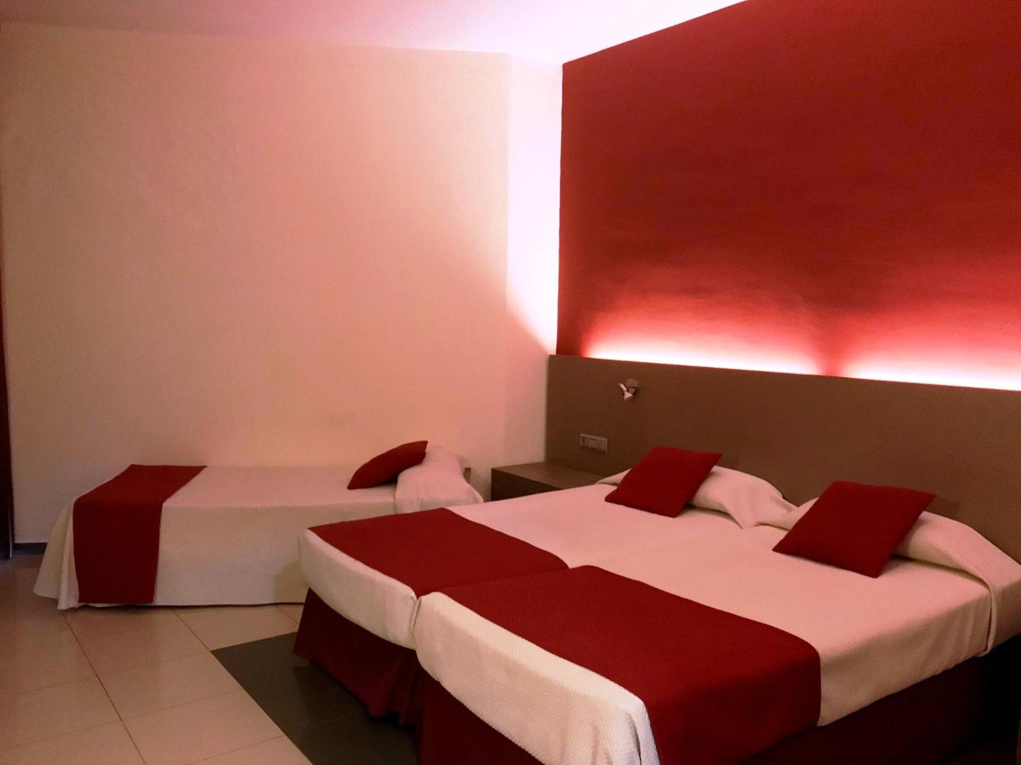 Double Room with Extra Bed photo 3