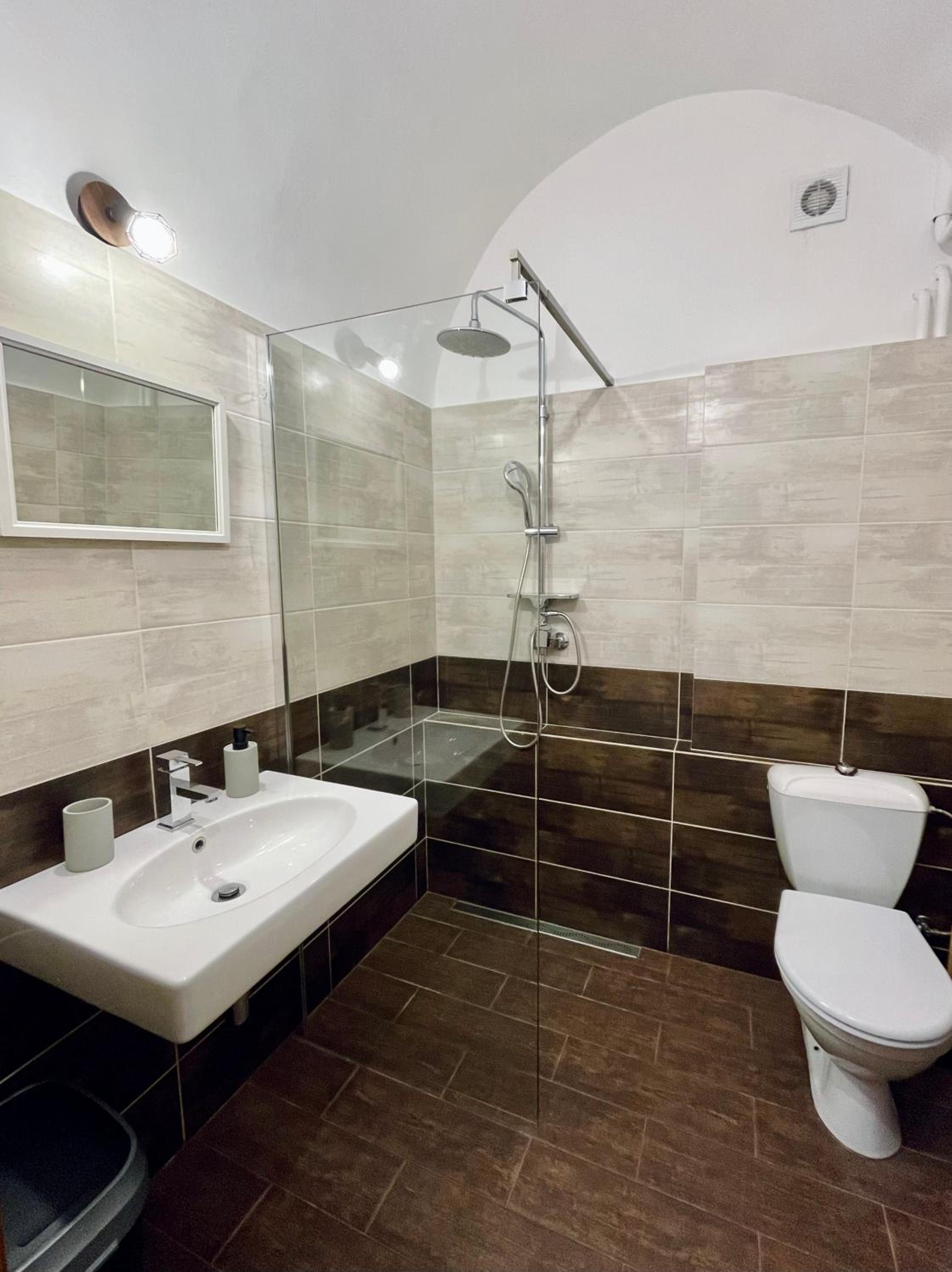 Standard Double Room - Photo 5