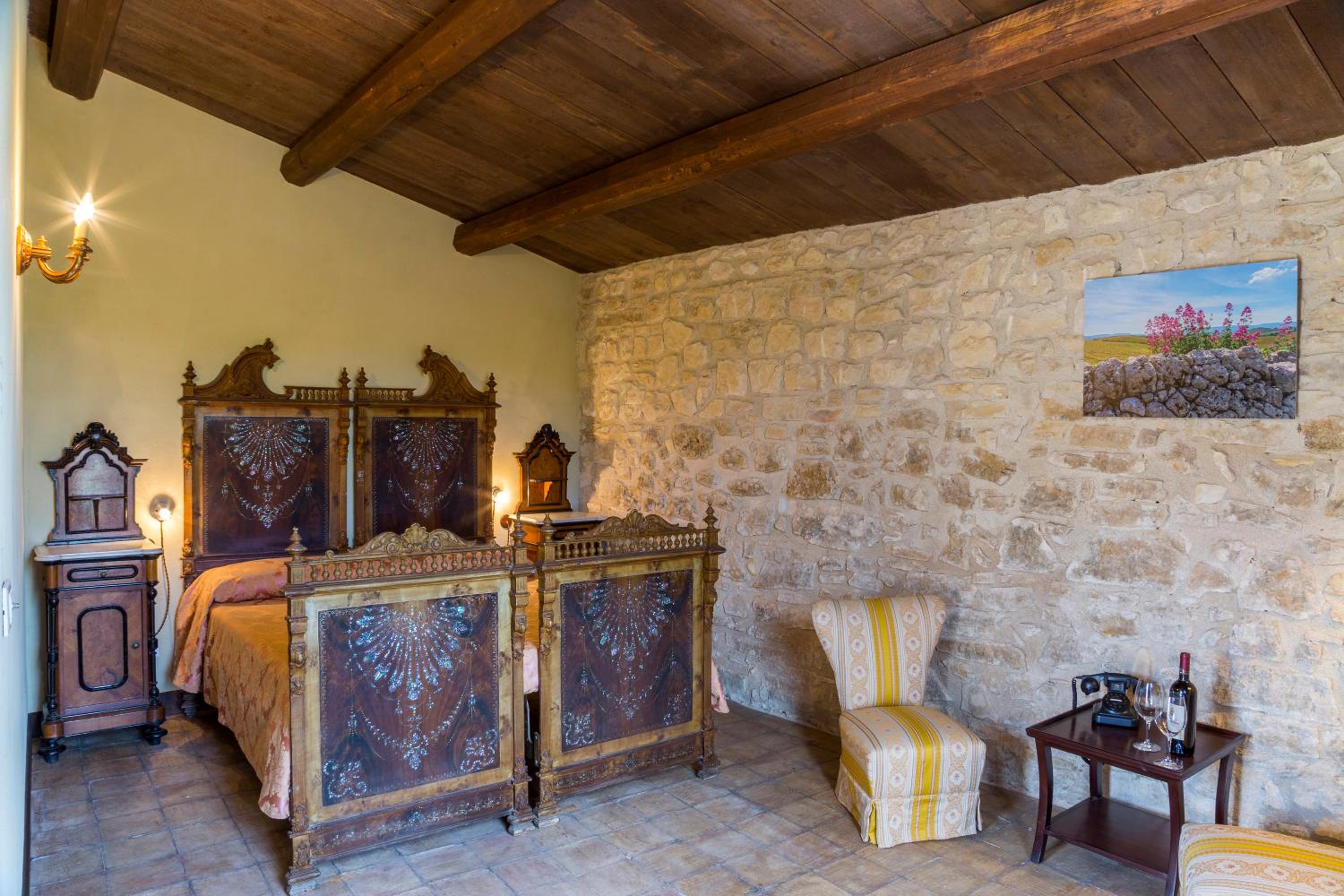 Double Room with Pool View - Photo 7
