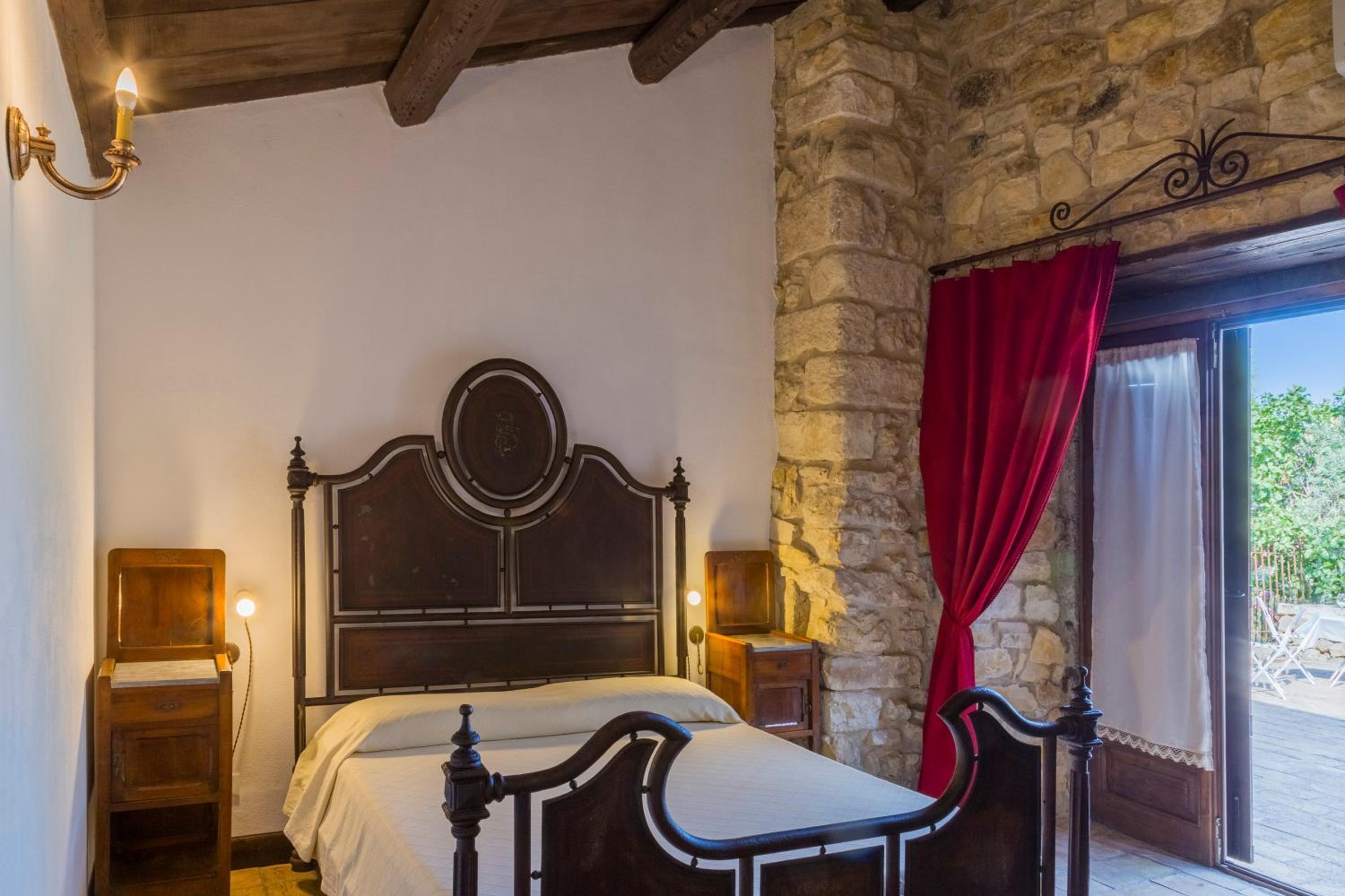 Deluxe Suite - Photo 1