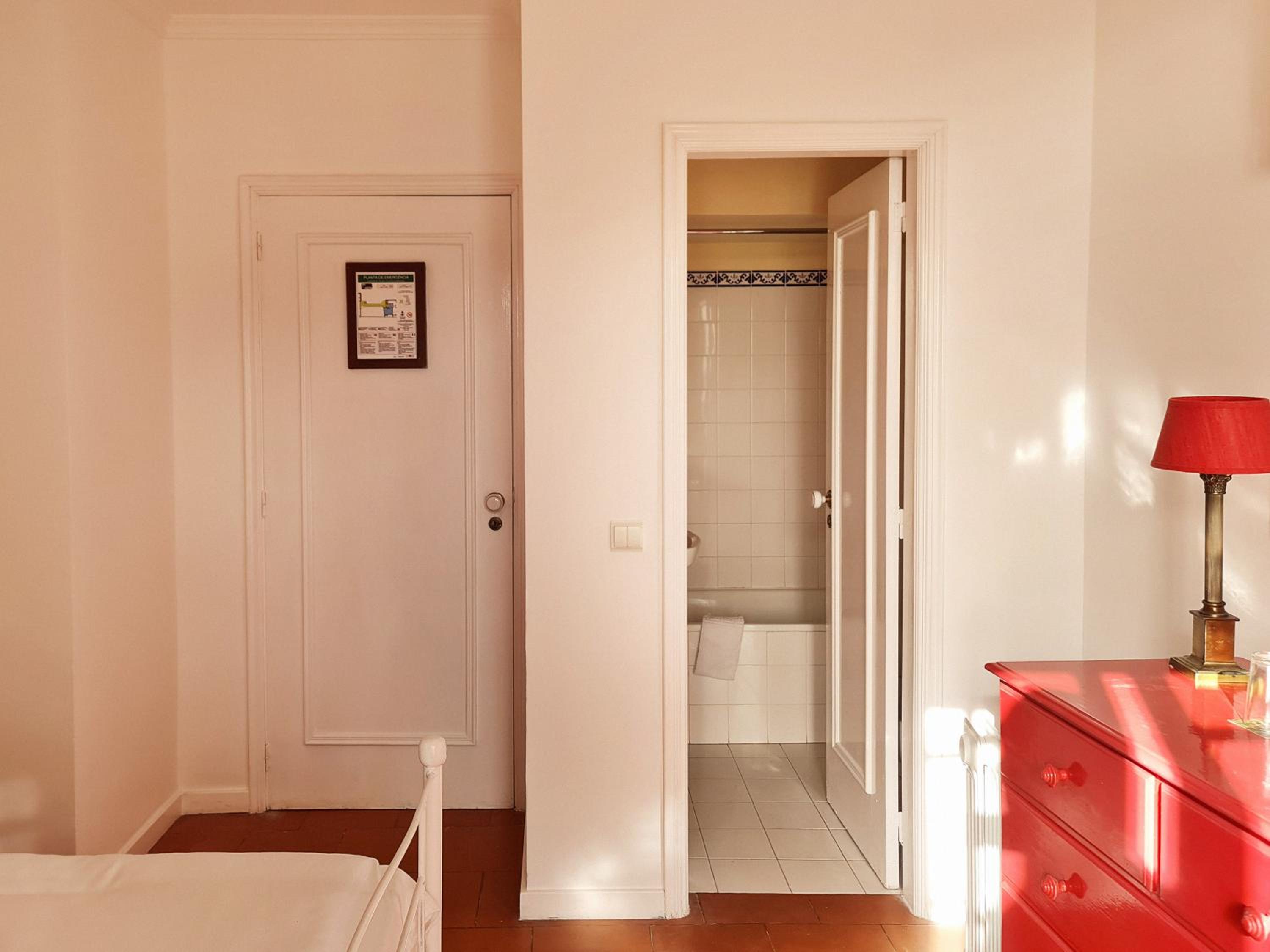 Standard Double or Twin Room photo 2