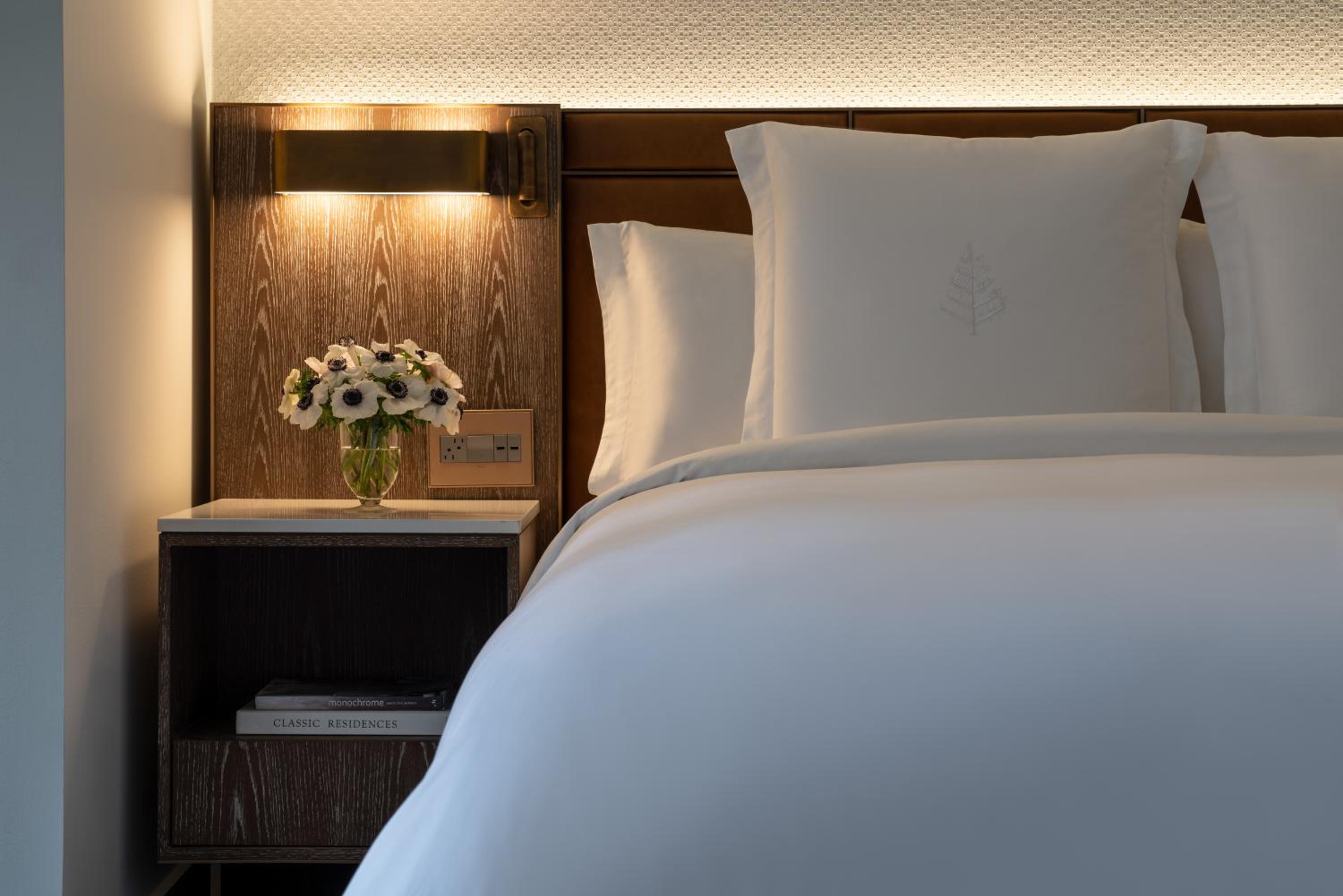 Deluxe King Room - Photo 4