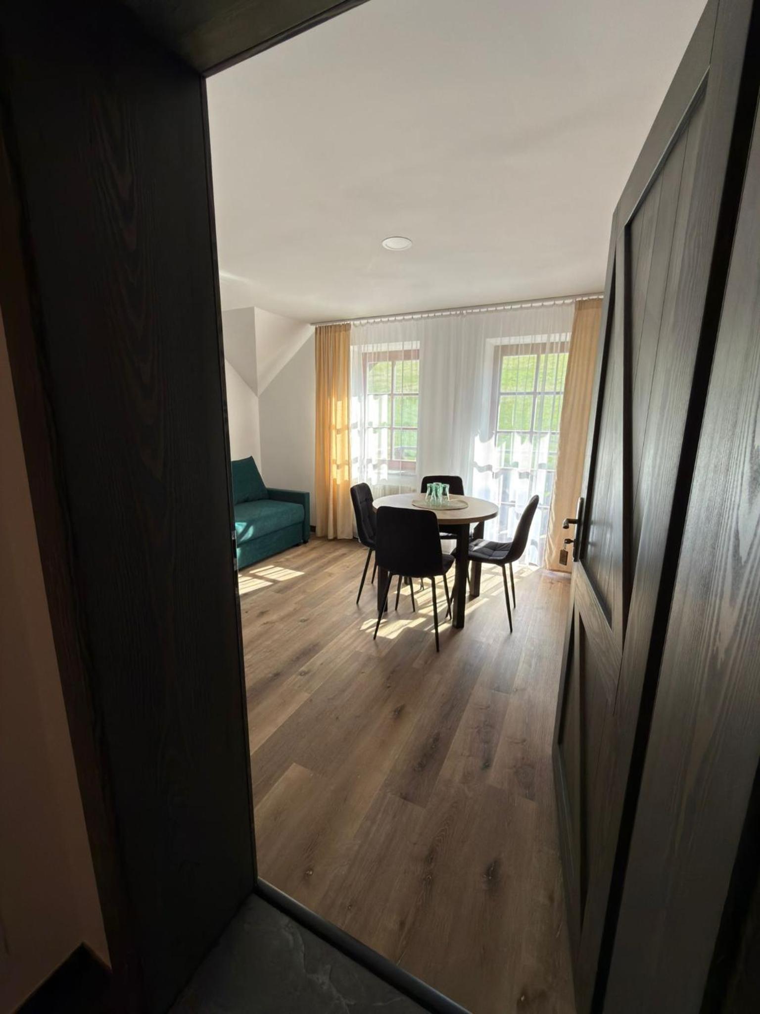 One-Bedroom Apartment with Balcony photo 1