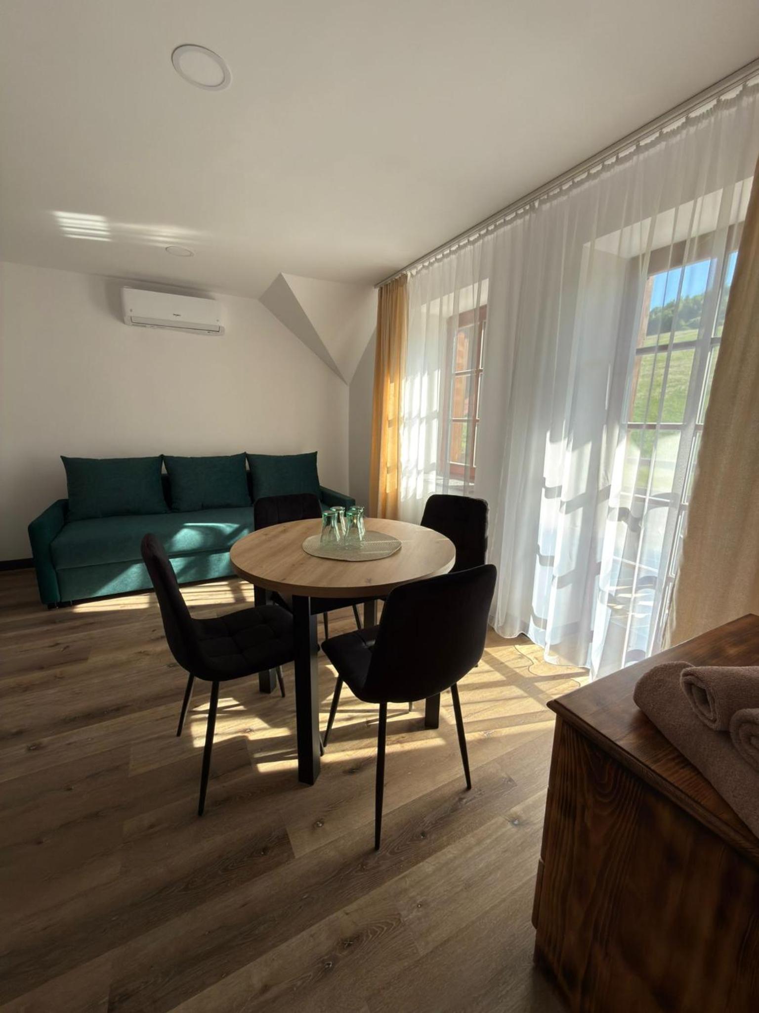 One-Bedroom Apartment with Balcony photo 2