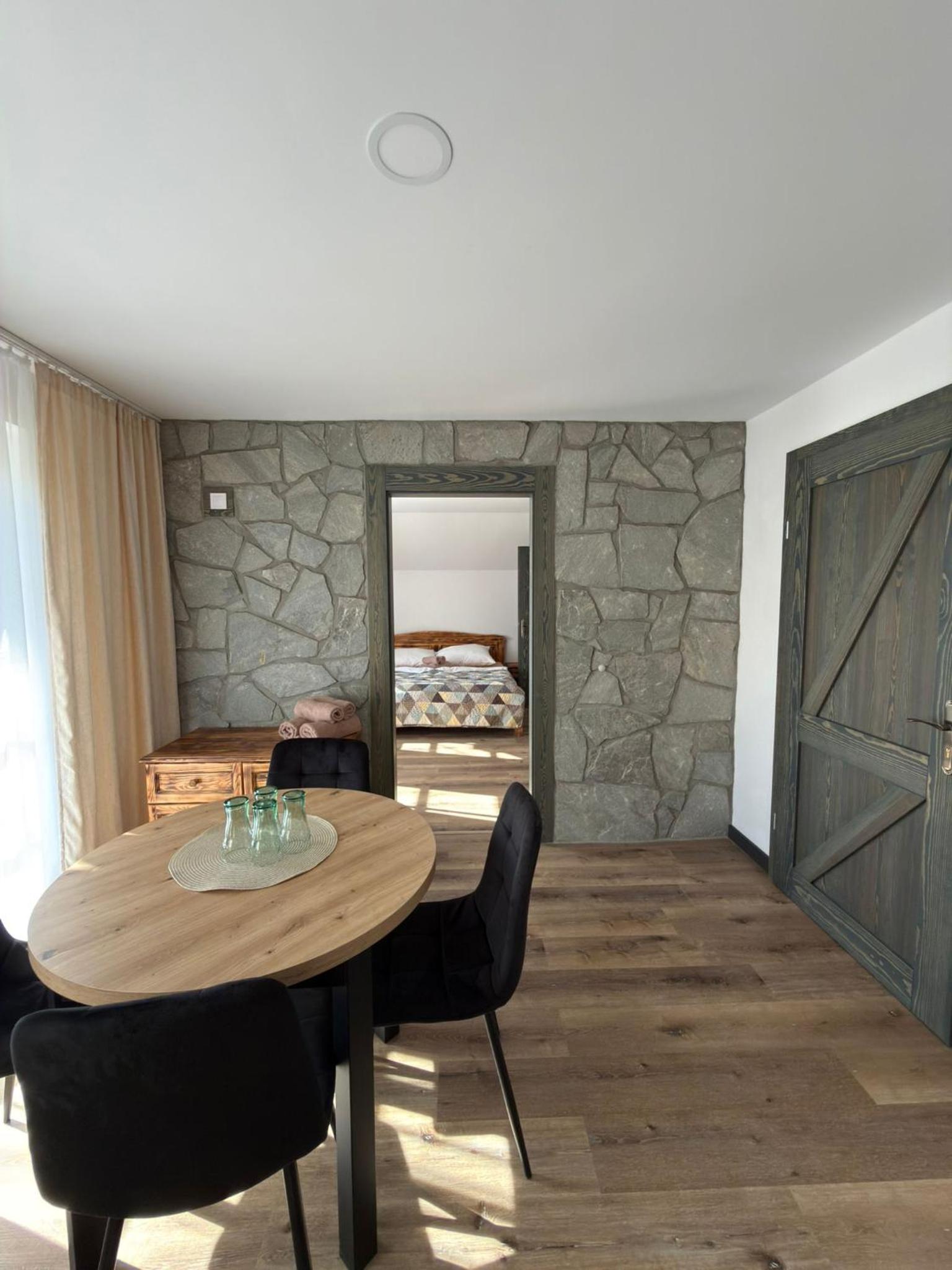 One-Bedroom Apartment with Balcony photo 3