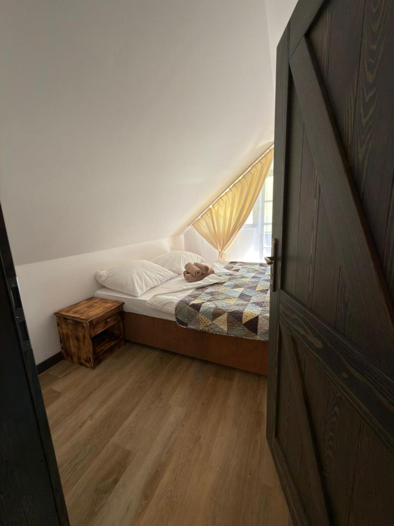 Two-Bedroom Apartment with Balcony photo 3