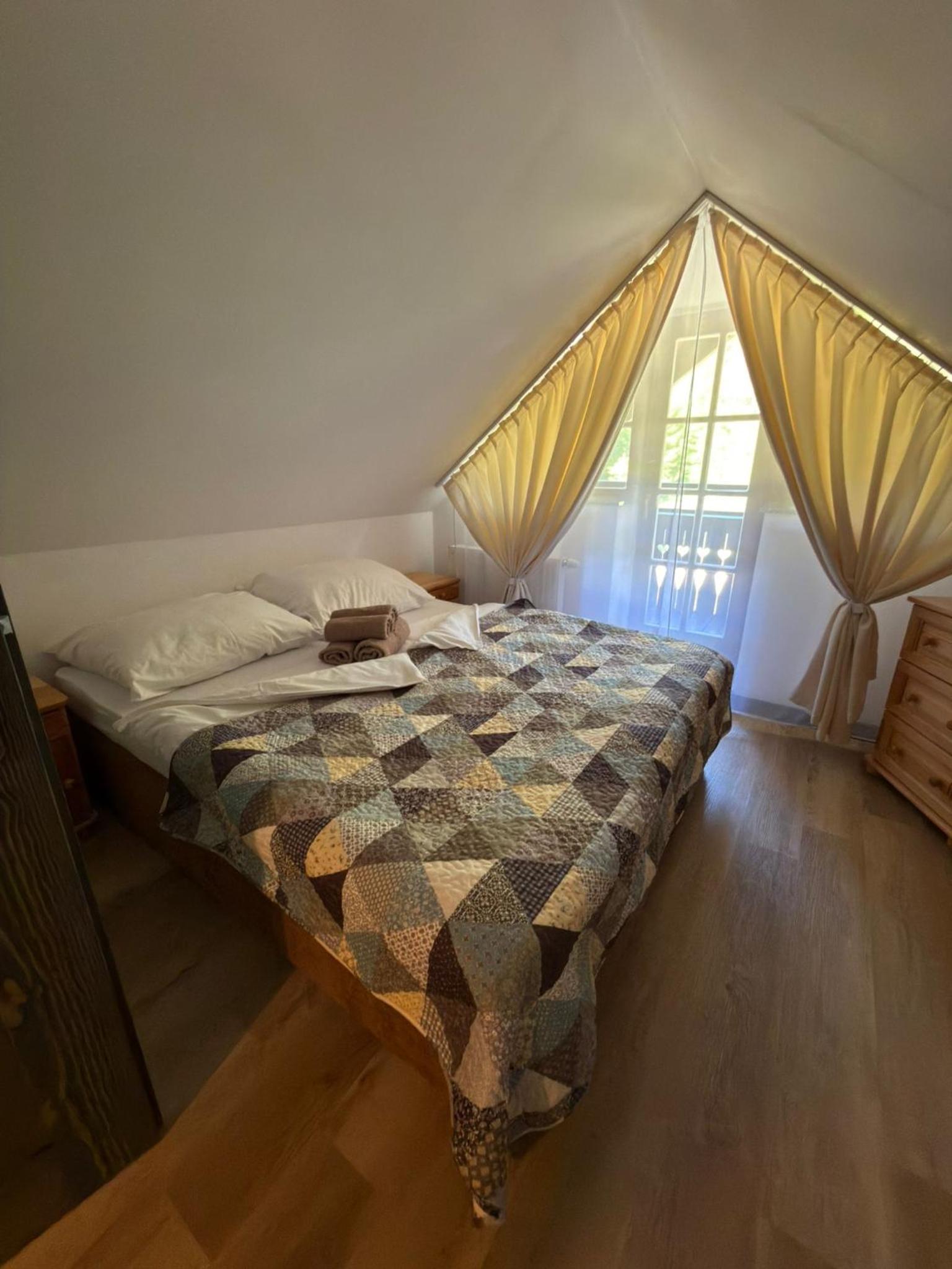 Two-Bedroom Apartment with Balcony photo 2