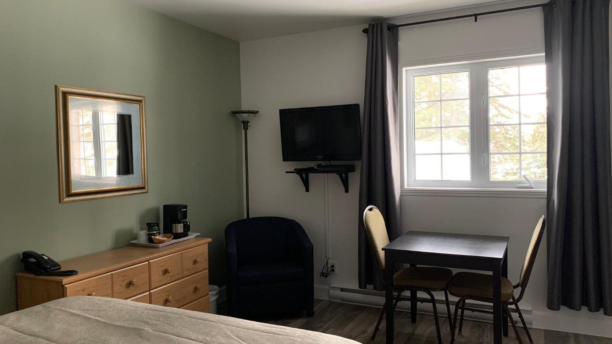 Standard Queen Room