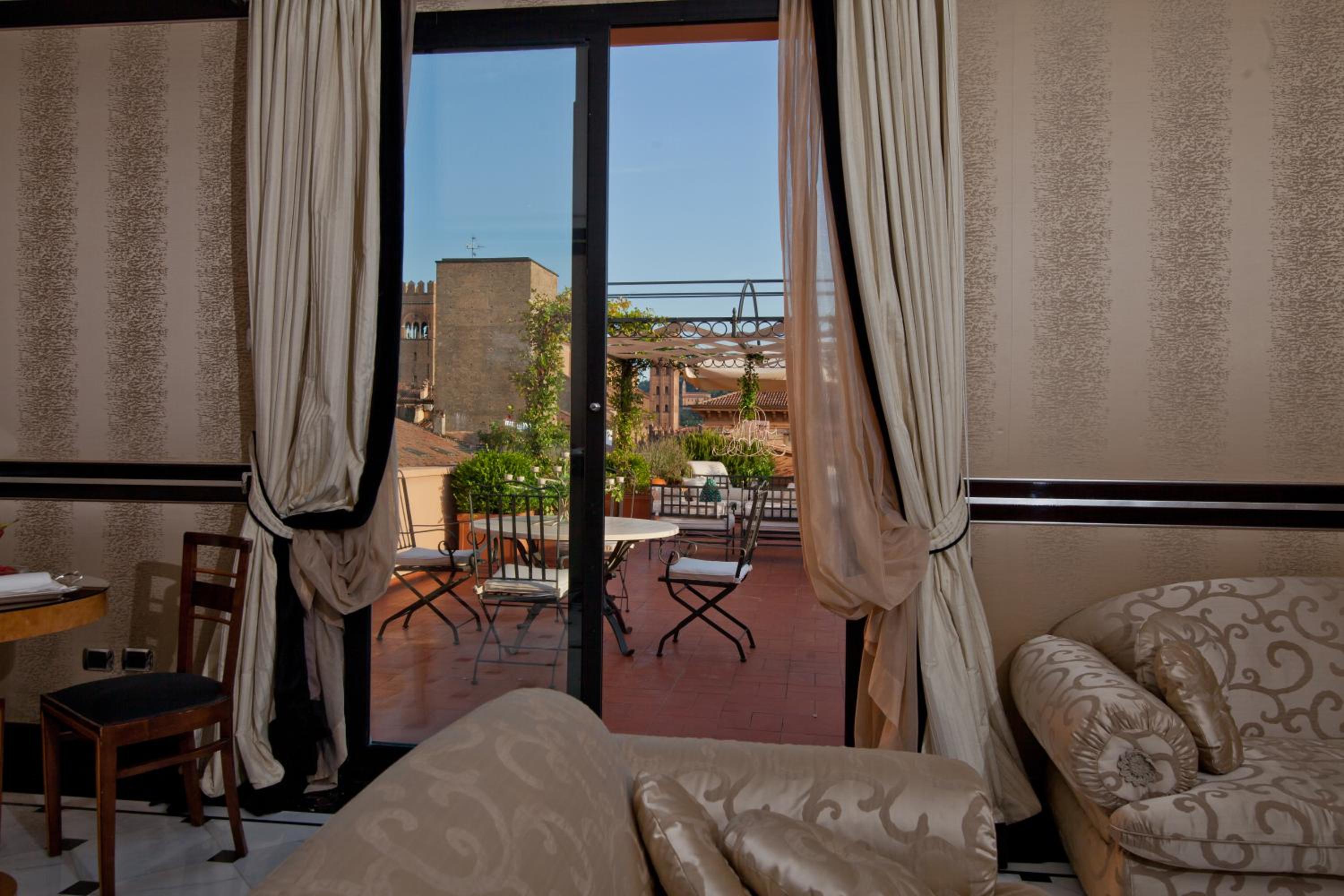 Suite with Terrace - Photo 15