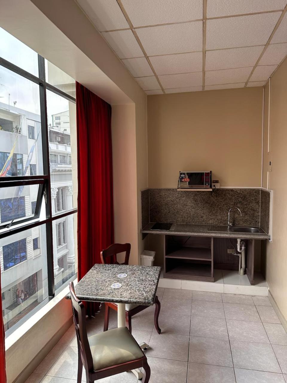 Deluxe One-Bedroom Apartment