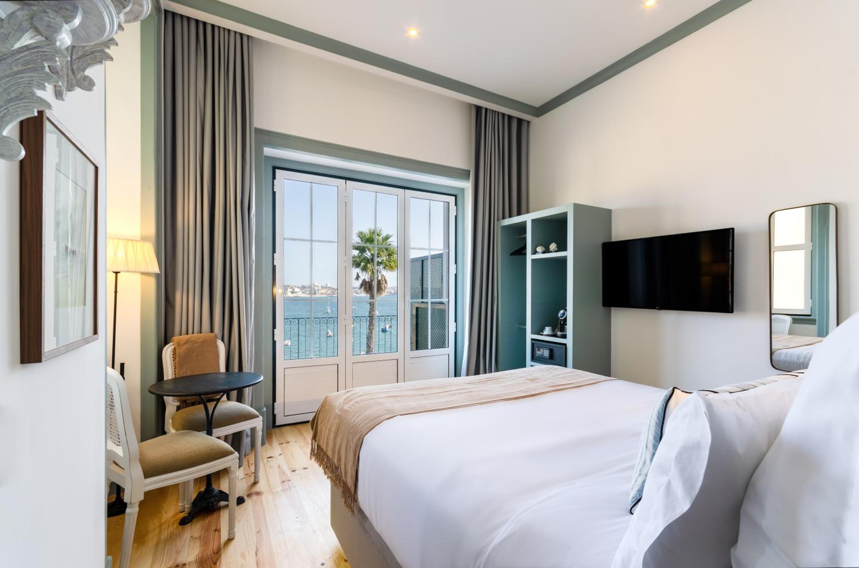 Superior Room with Balcony and Sea View photo 1