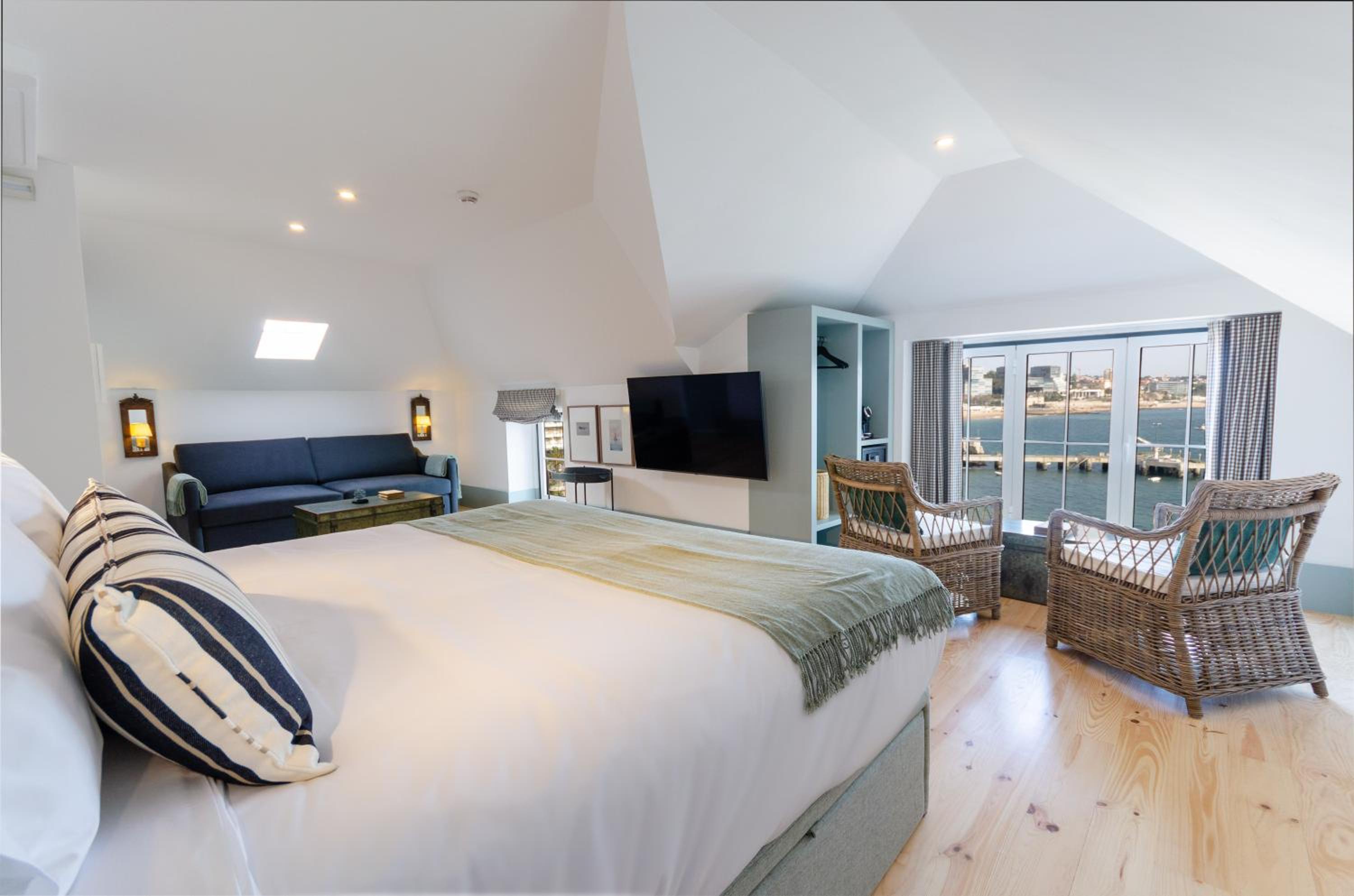 Mansard Junior Suite with Sea View photo 1