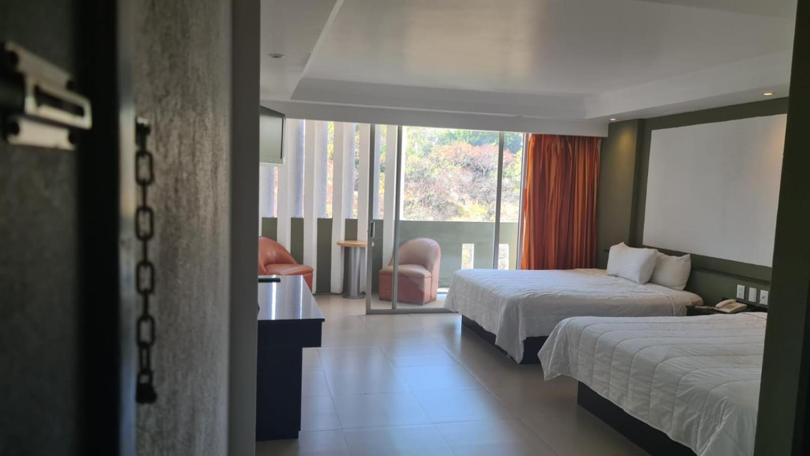 Standard Quadruple Suite
