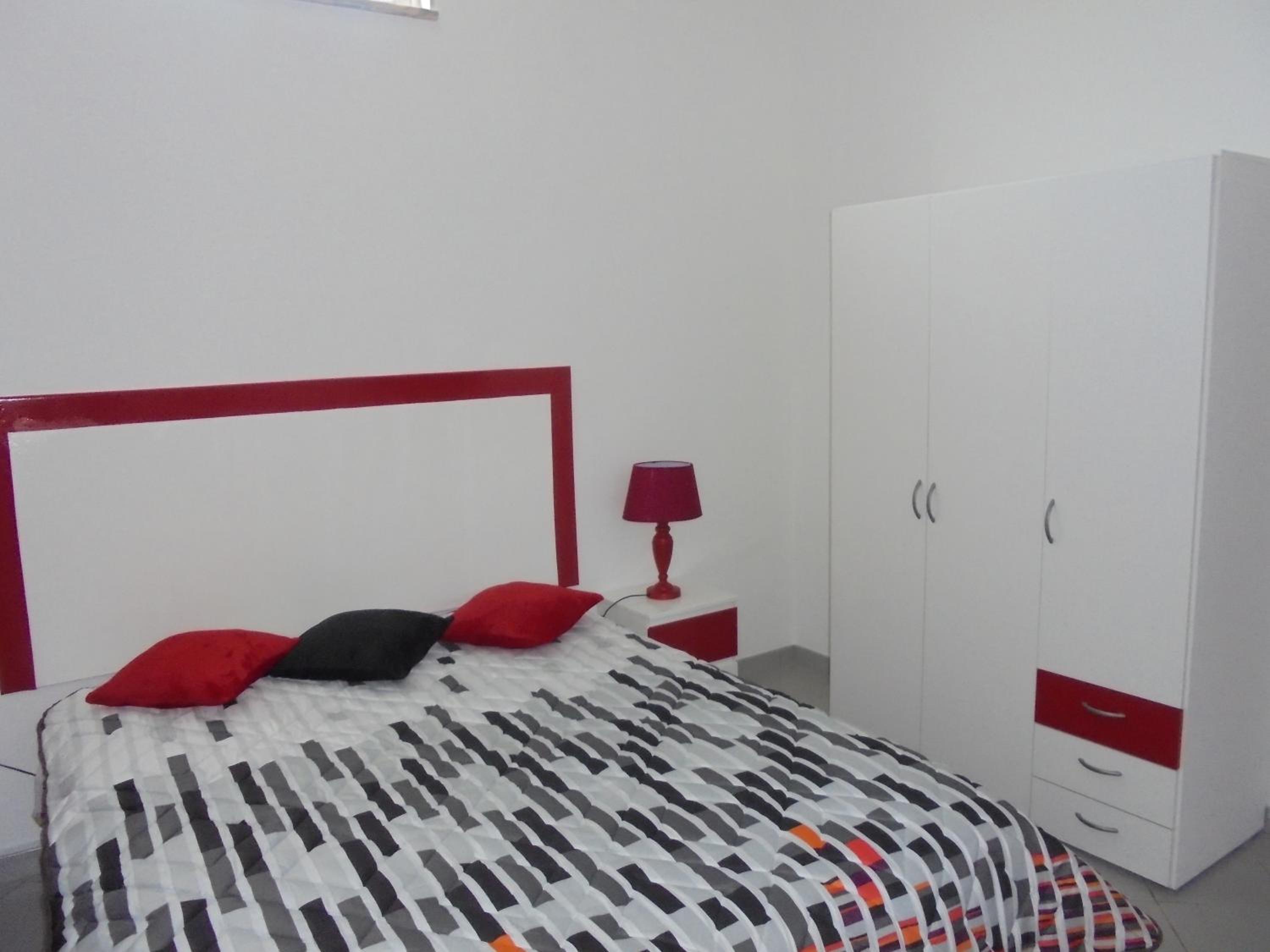 One-Bedroom Apartment - Photo 9