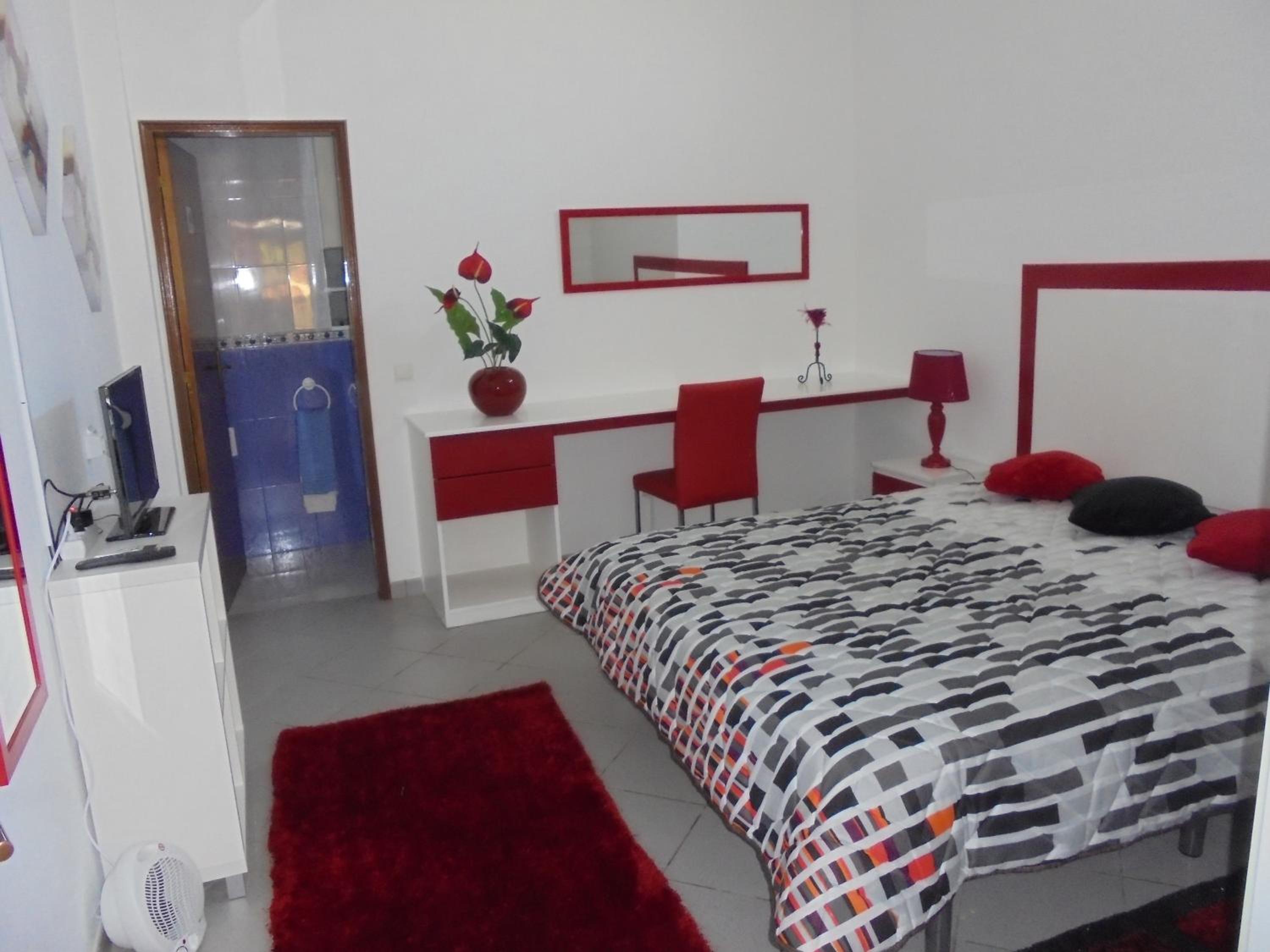 One-Bedroom Apartment - Photo 11