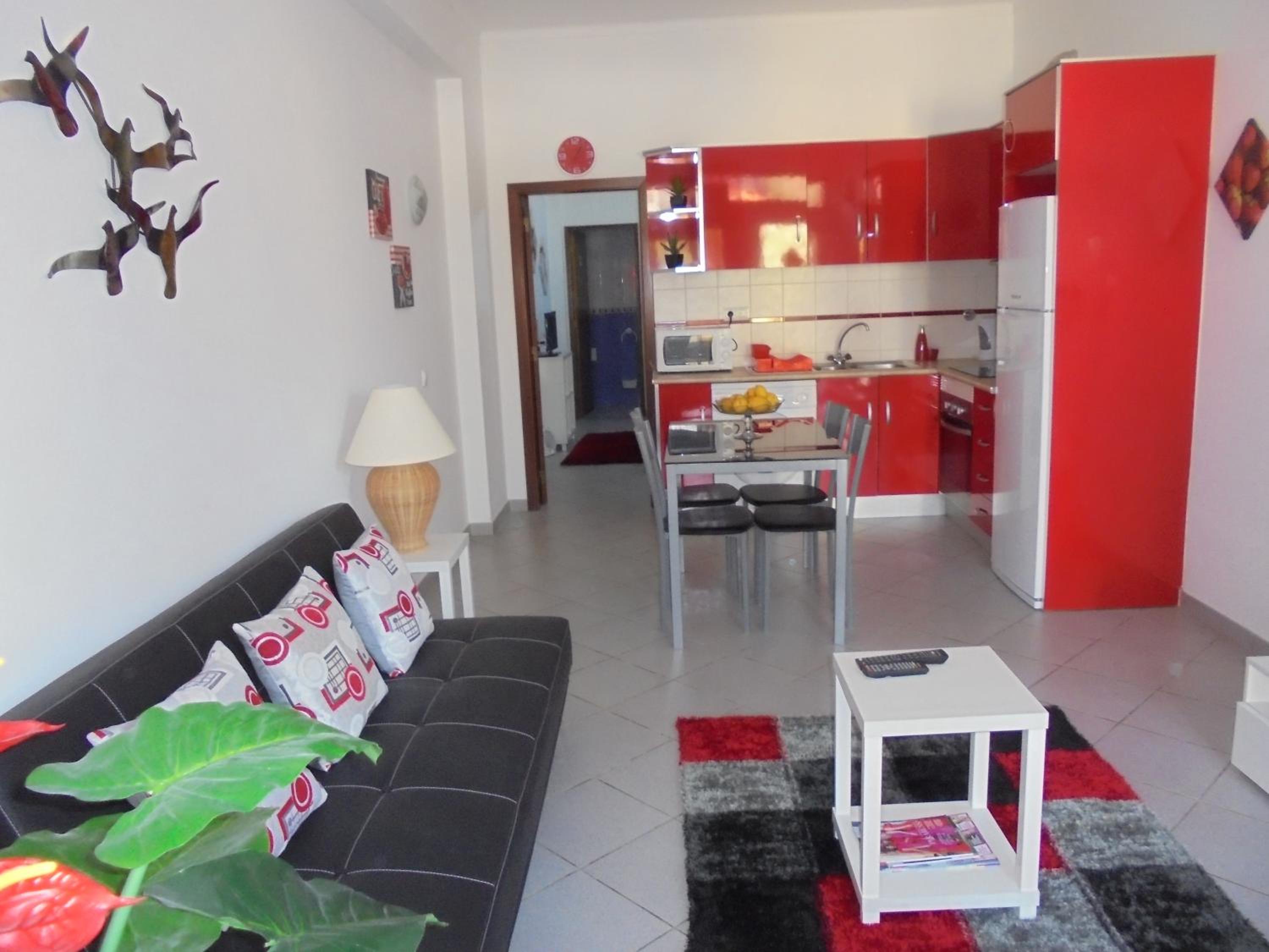 One-Bedroom Apartment - Photo 2