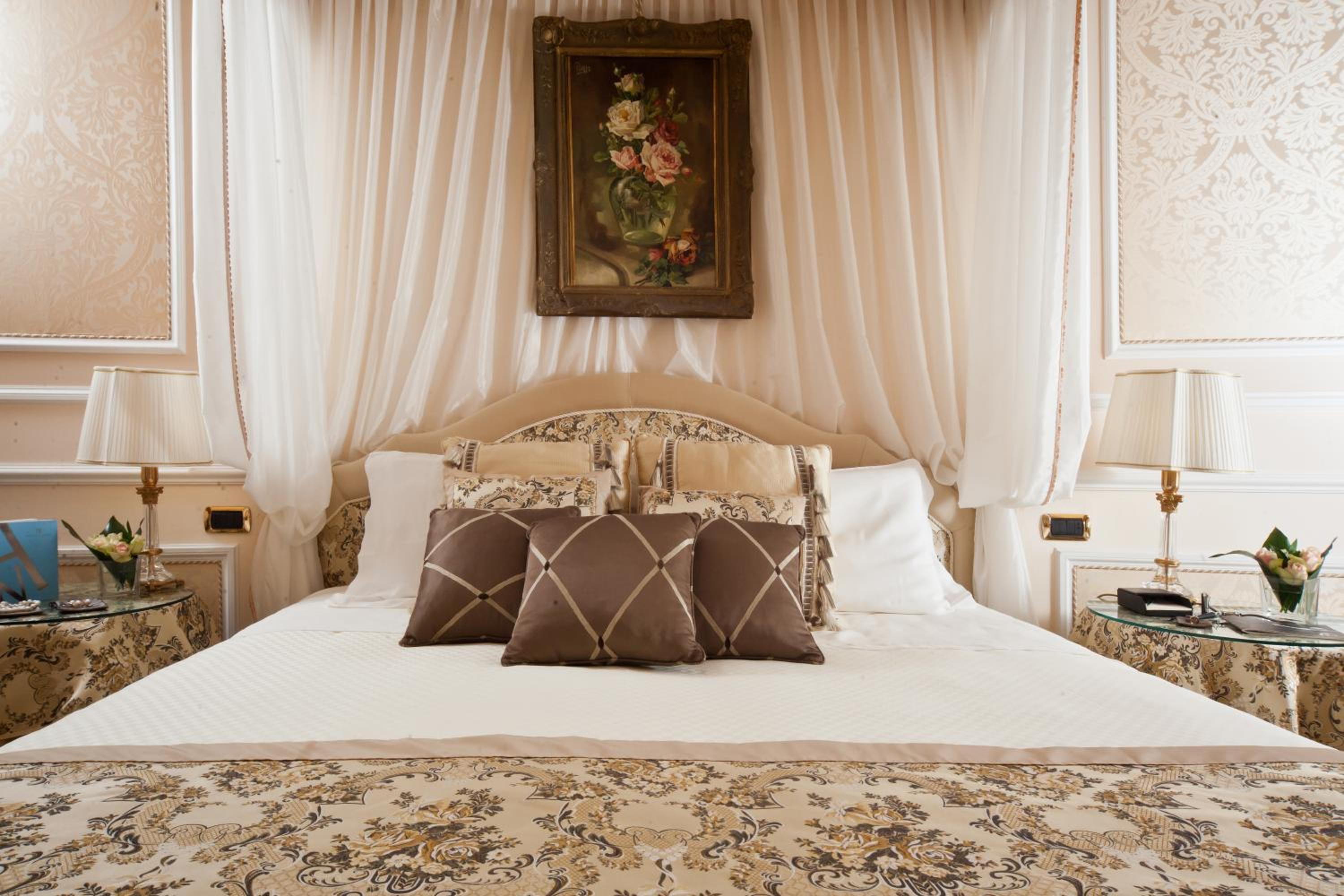 Executive Suite - Photo 2
