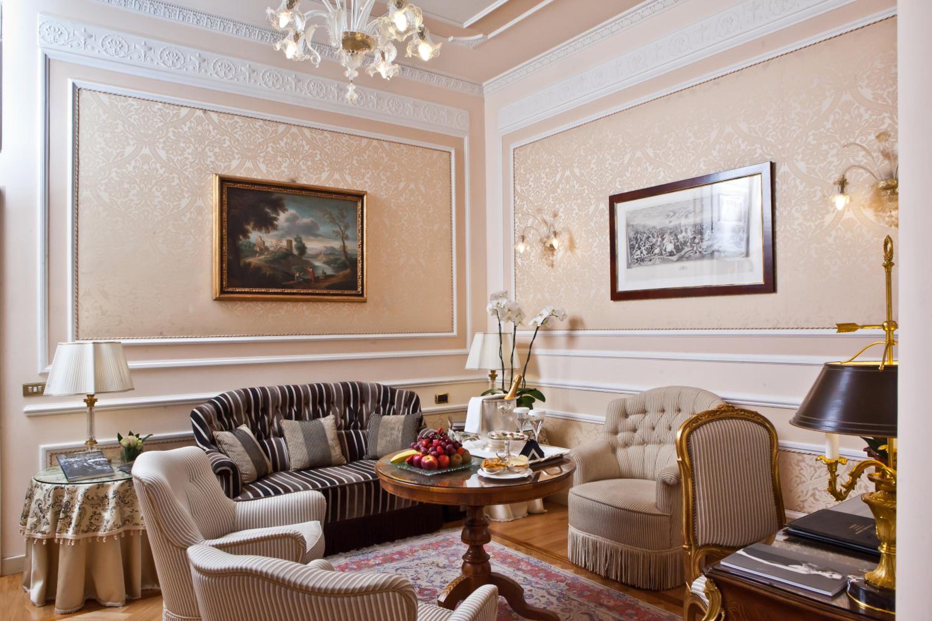 Executive Suite - Photo 4