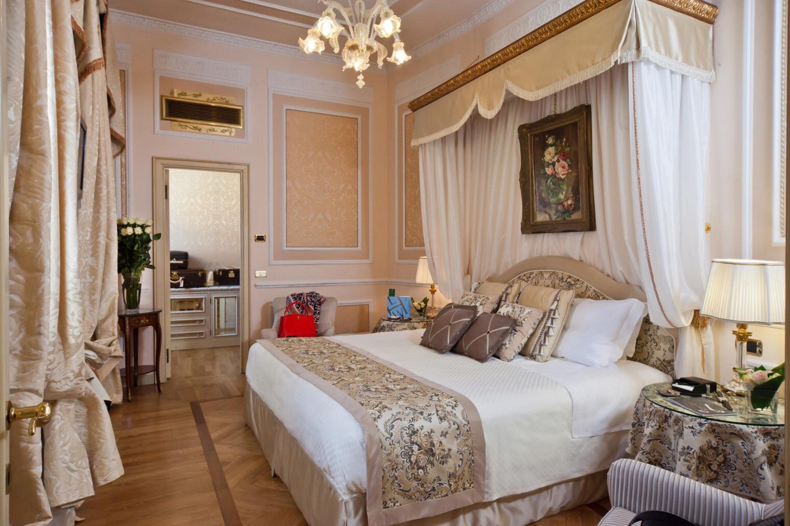 Executive Suite - Photo 9