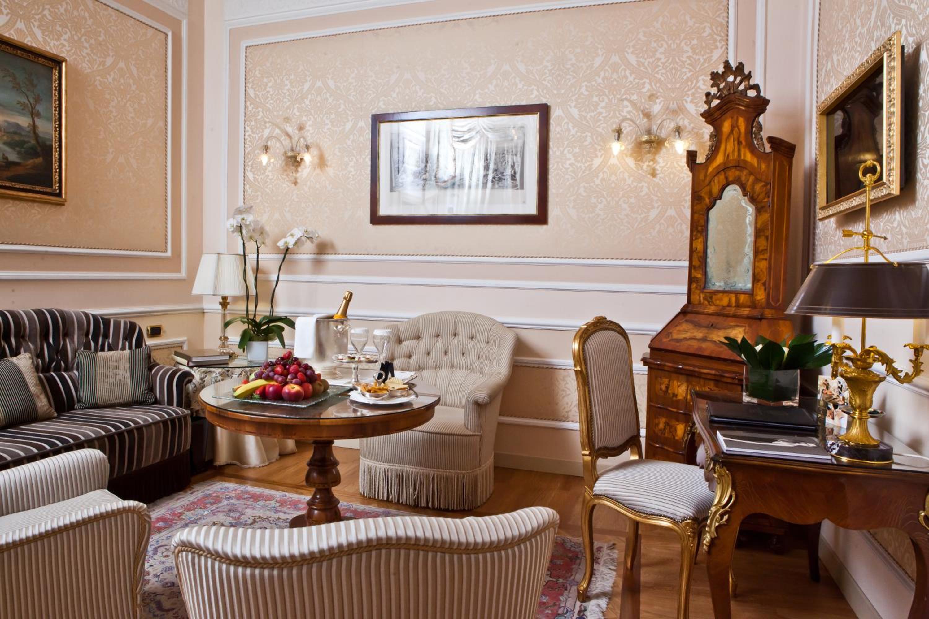 Executive Suite - Photo 3