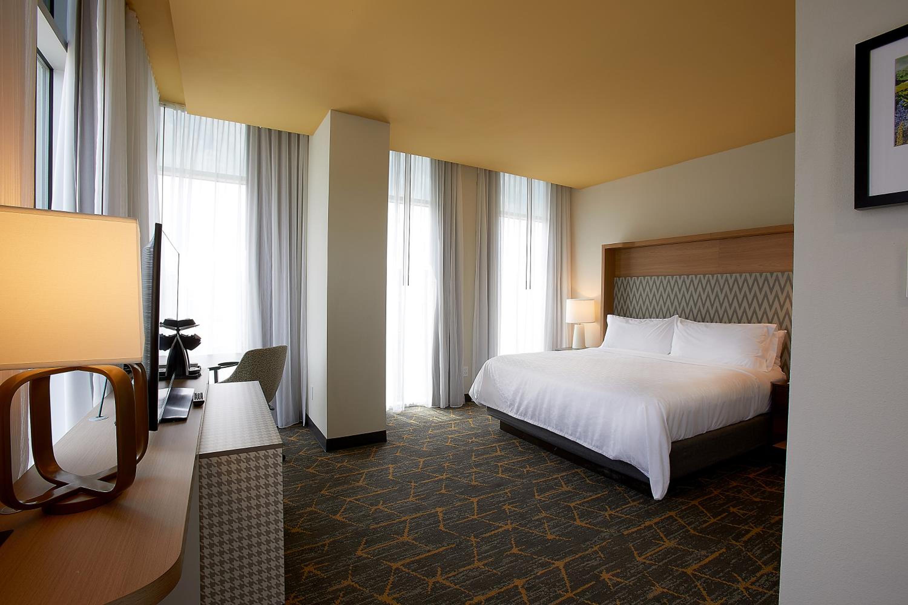 Premium King Room - Photo 3