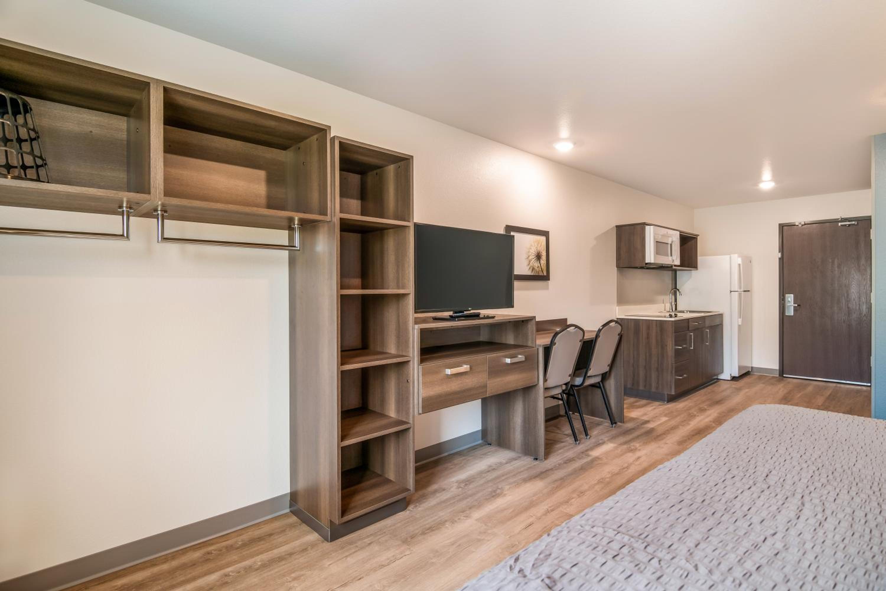 King Suite with Sofa Bed - Non-Smoking - Photo 10