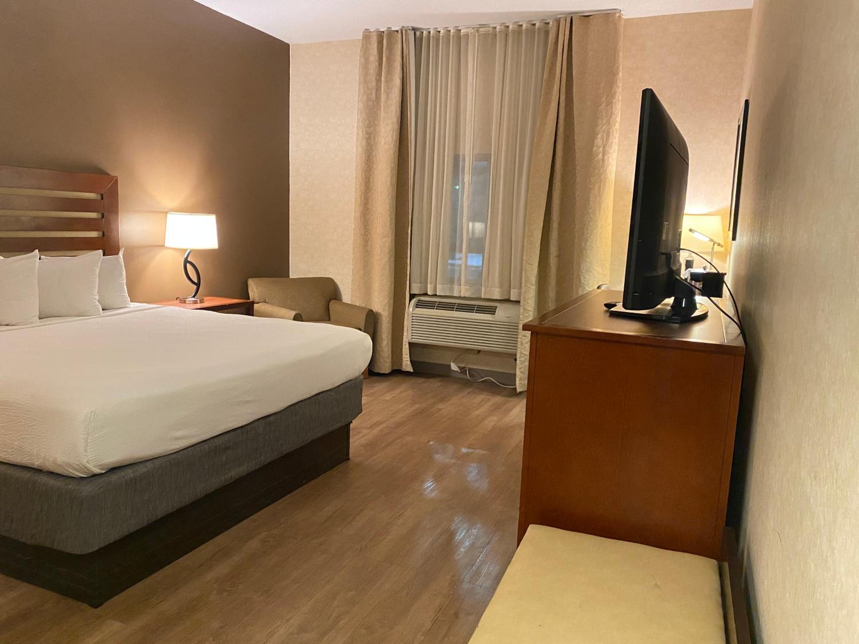 Standard King Room photo 2