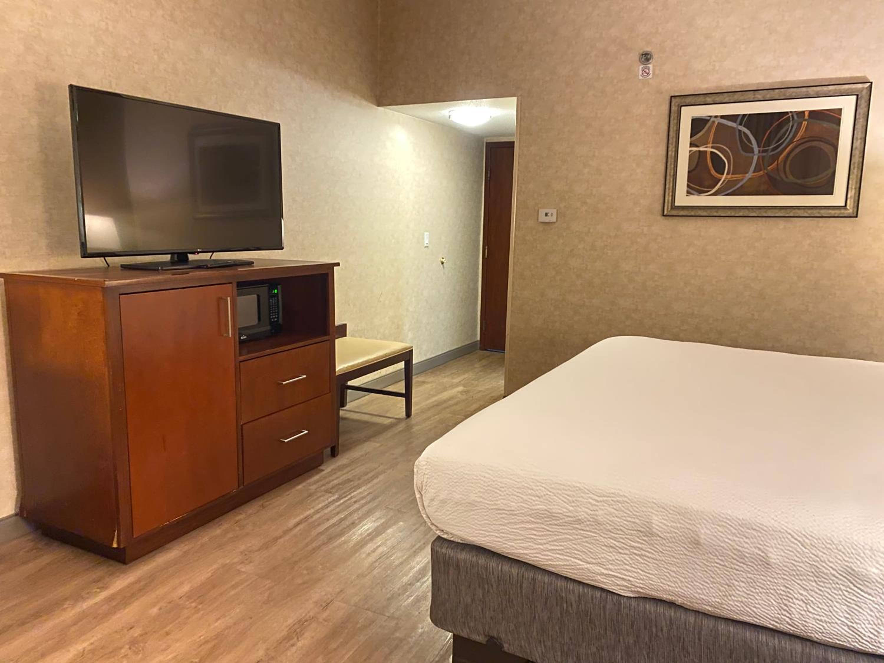 Standard King Room photo 3