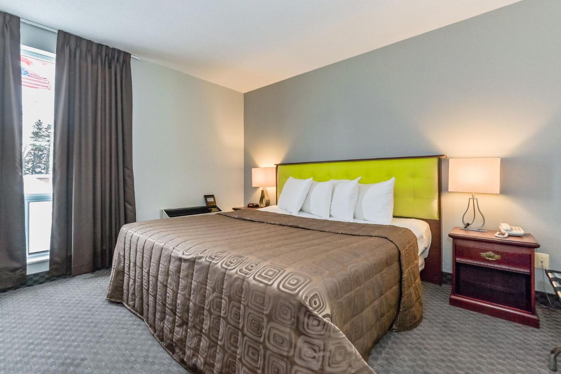 Deluxe Queen Room - Photo 2