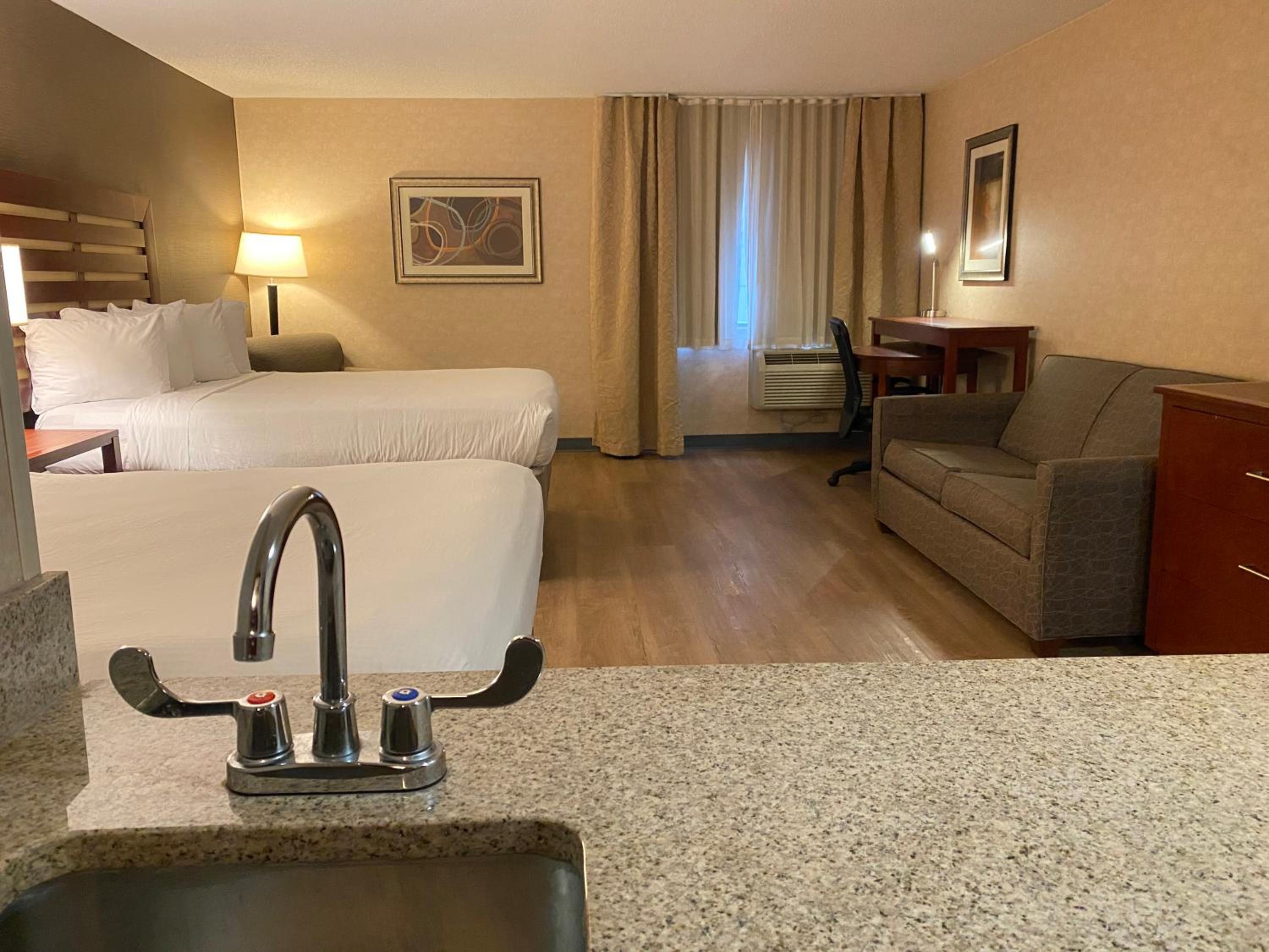 Studio Suite with Two Queen Beds - Non-Smoking photo 2