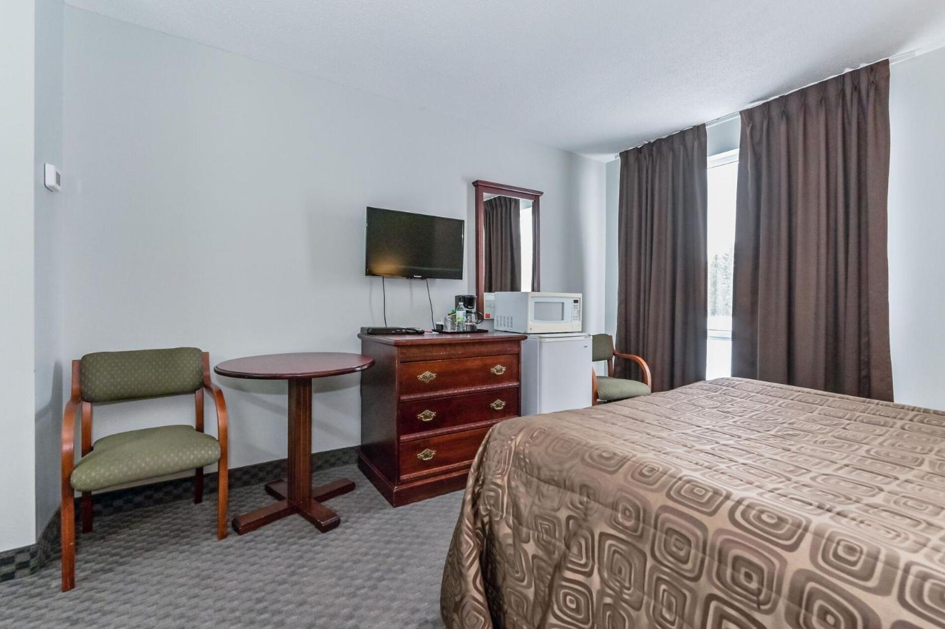 Deluxe Queen Room - Photo 5