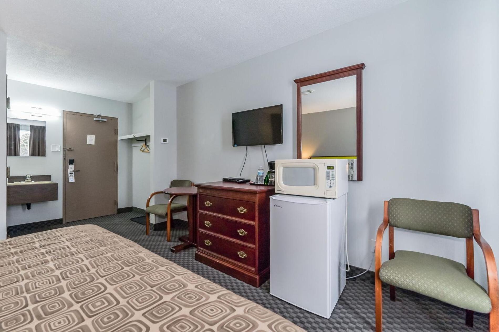 Deluxe King Room - Photo 5