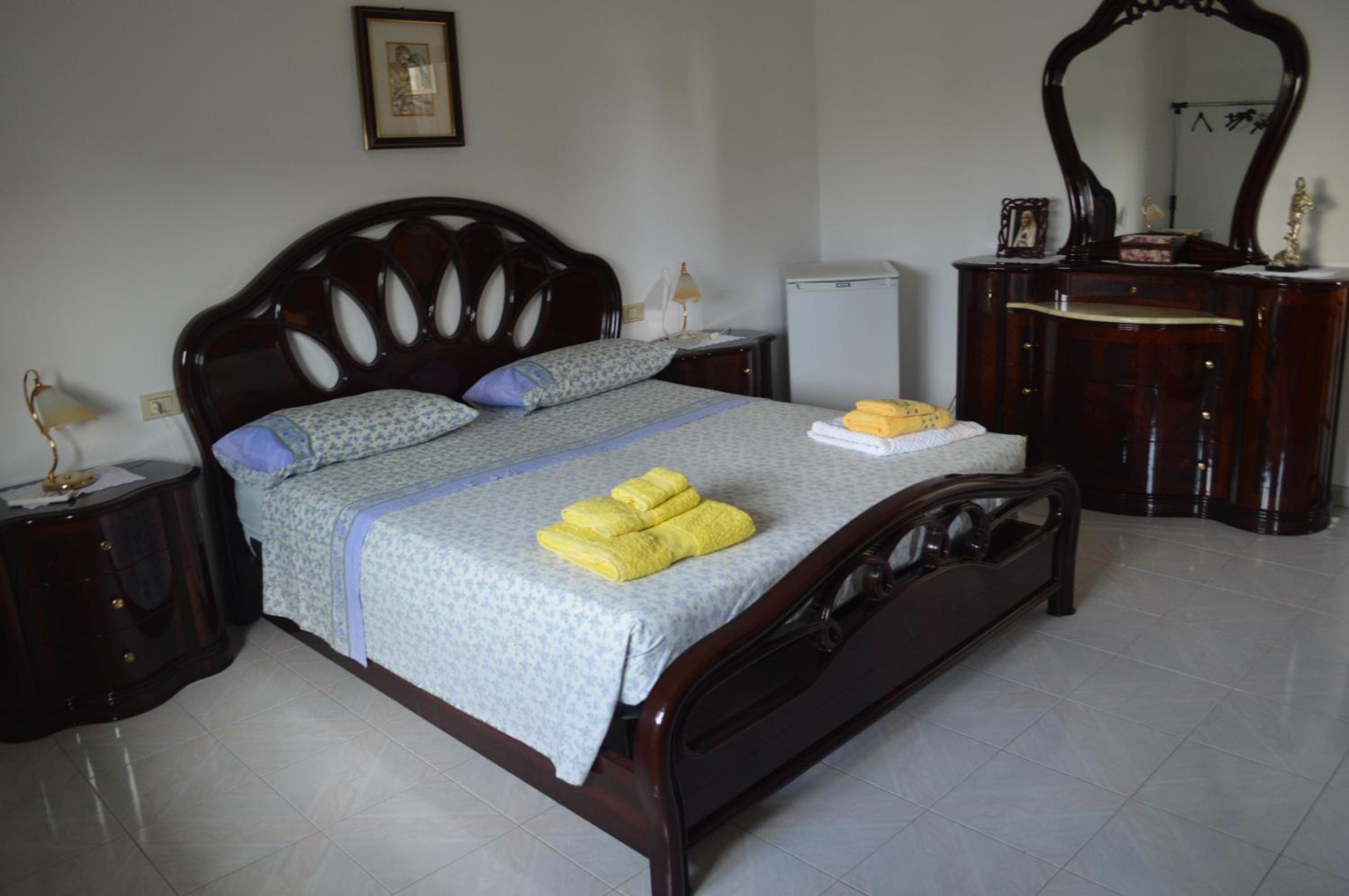 Double Room with Private Bathroom - Photo 3